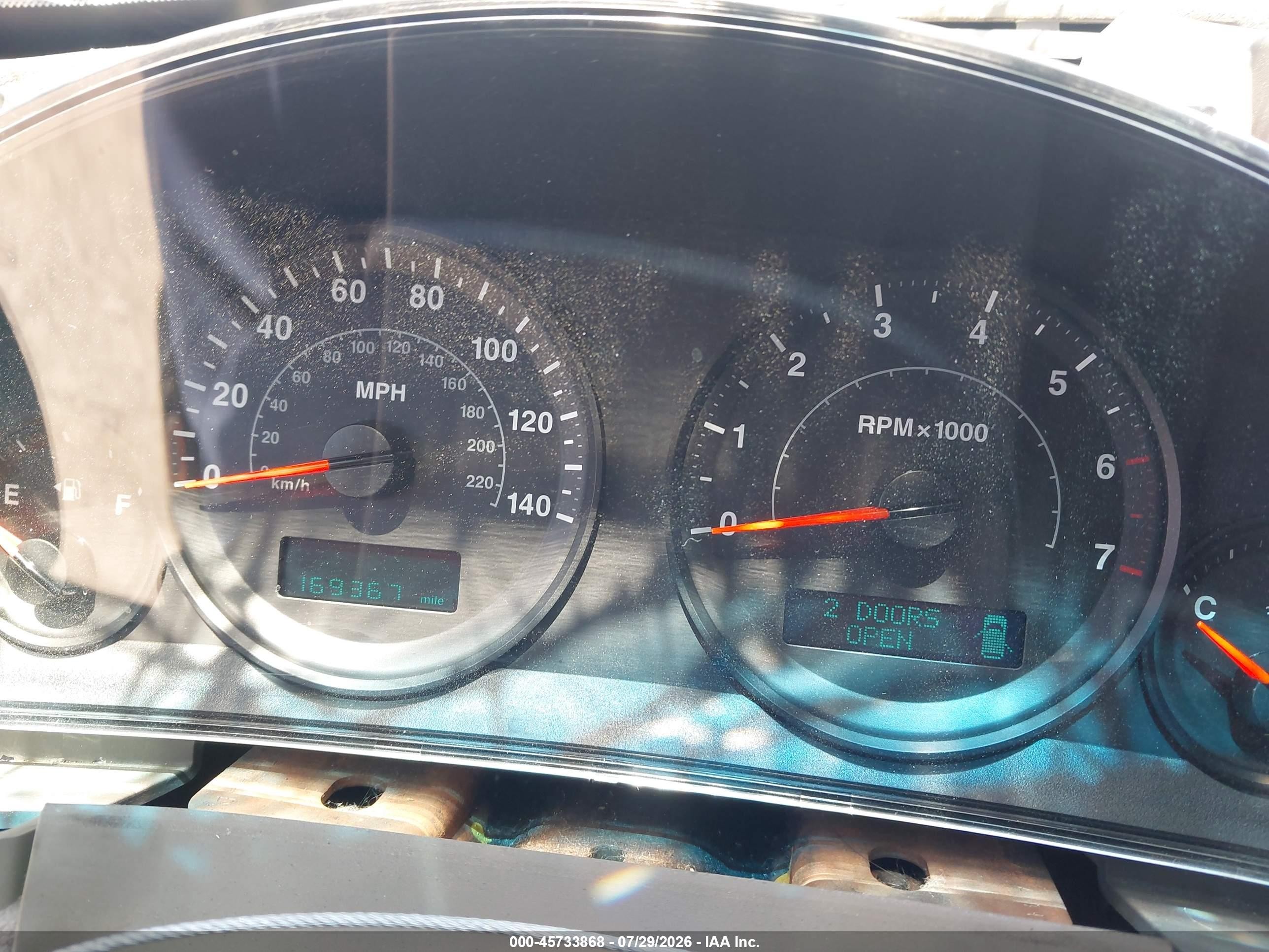 2005 Jeep Grand Cherokee Laredo Gold vin: 1J4GS48K05C526389