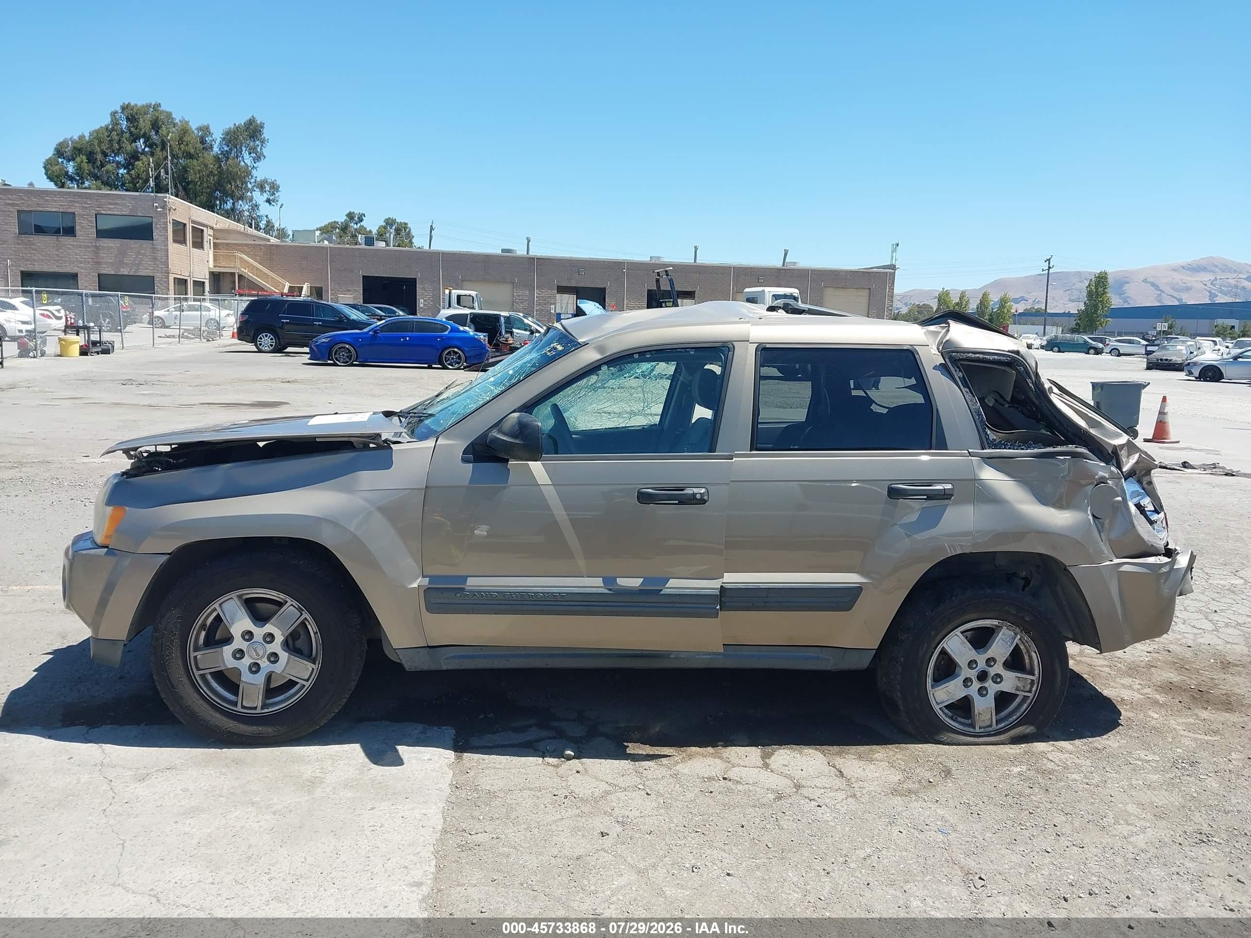 2005 Jeep Grand Cherokee Laredo Gold vin: 1J4GS48K05C526389