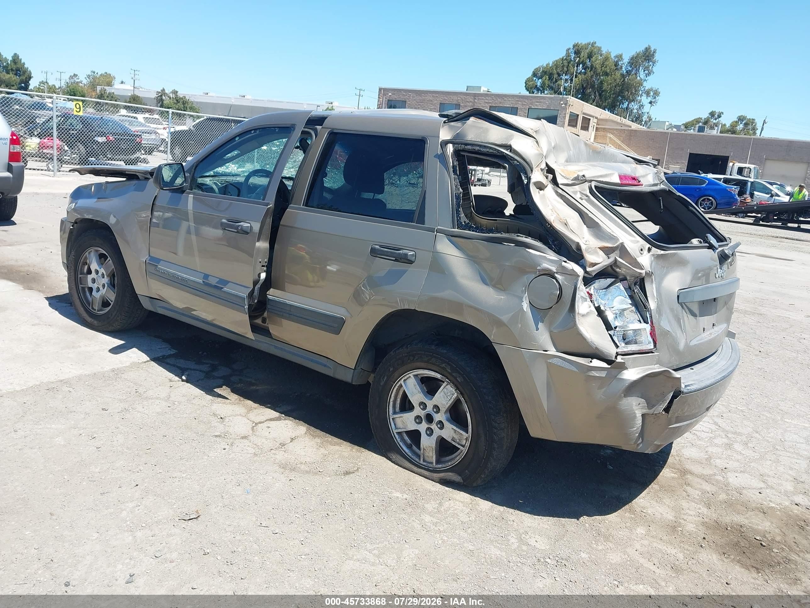 2005 Jeep Grand Cherokee Laredo Gold vin: 1J4GS48K05C526389