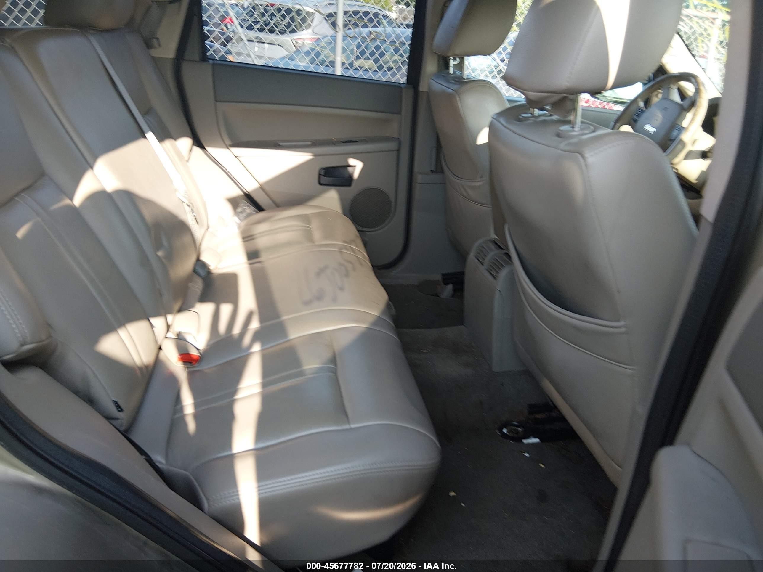 2005 Jeep Grand Cherokee Laredo Gold vin: 1J4GS48K05C563474