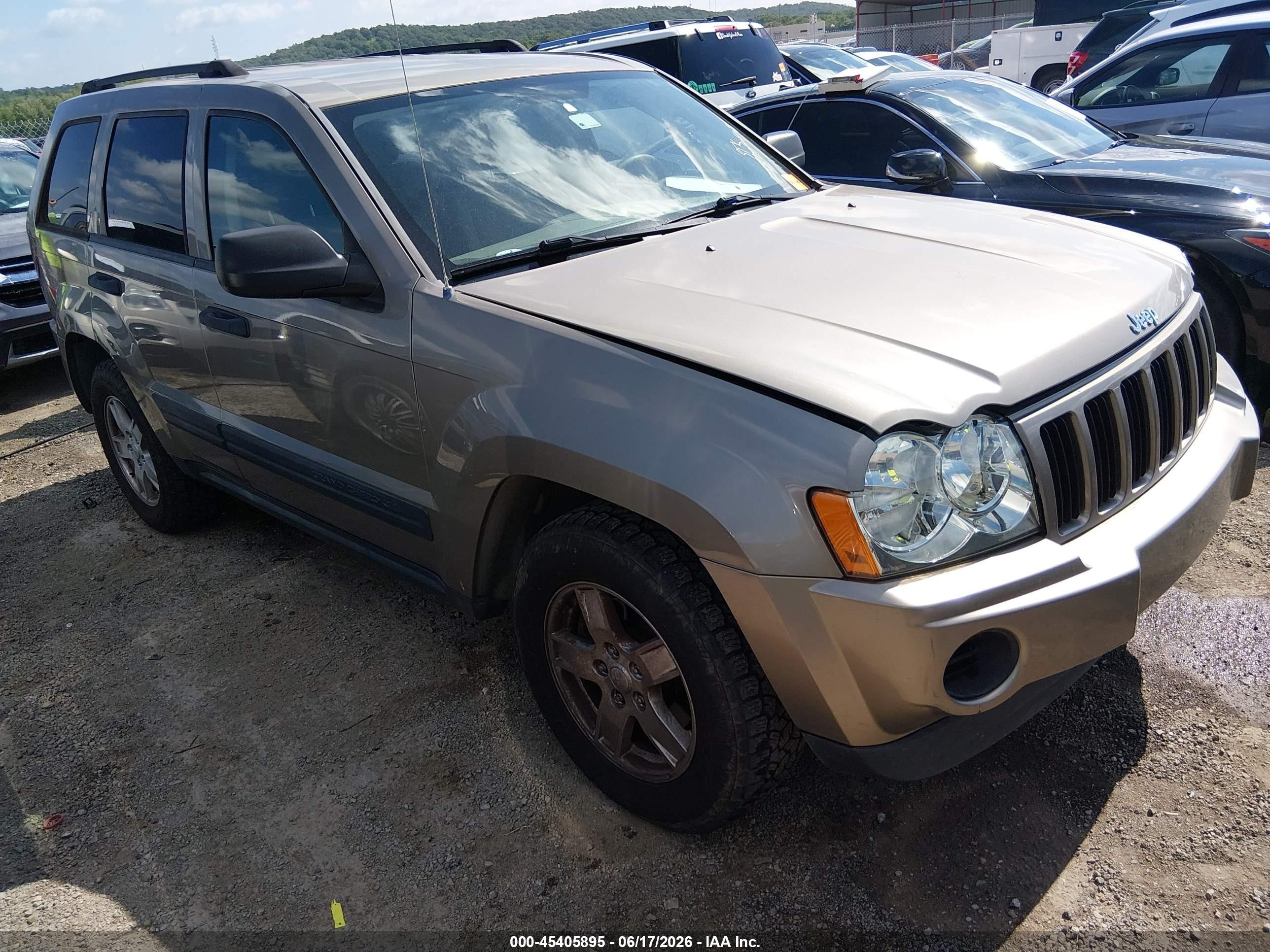 2005 Jeep Grand Cherokee Laredo Tan vin: 1J4GS48K05C668872