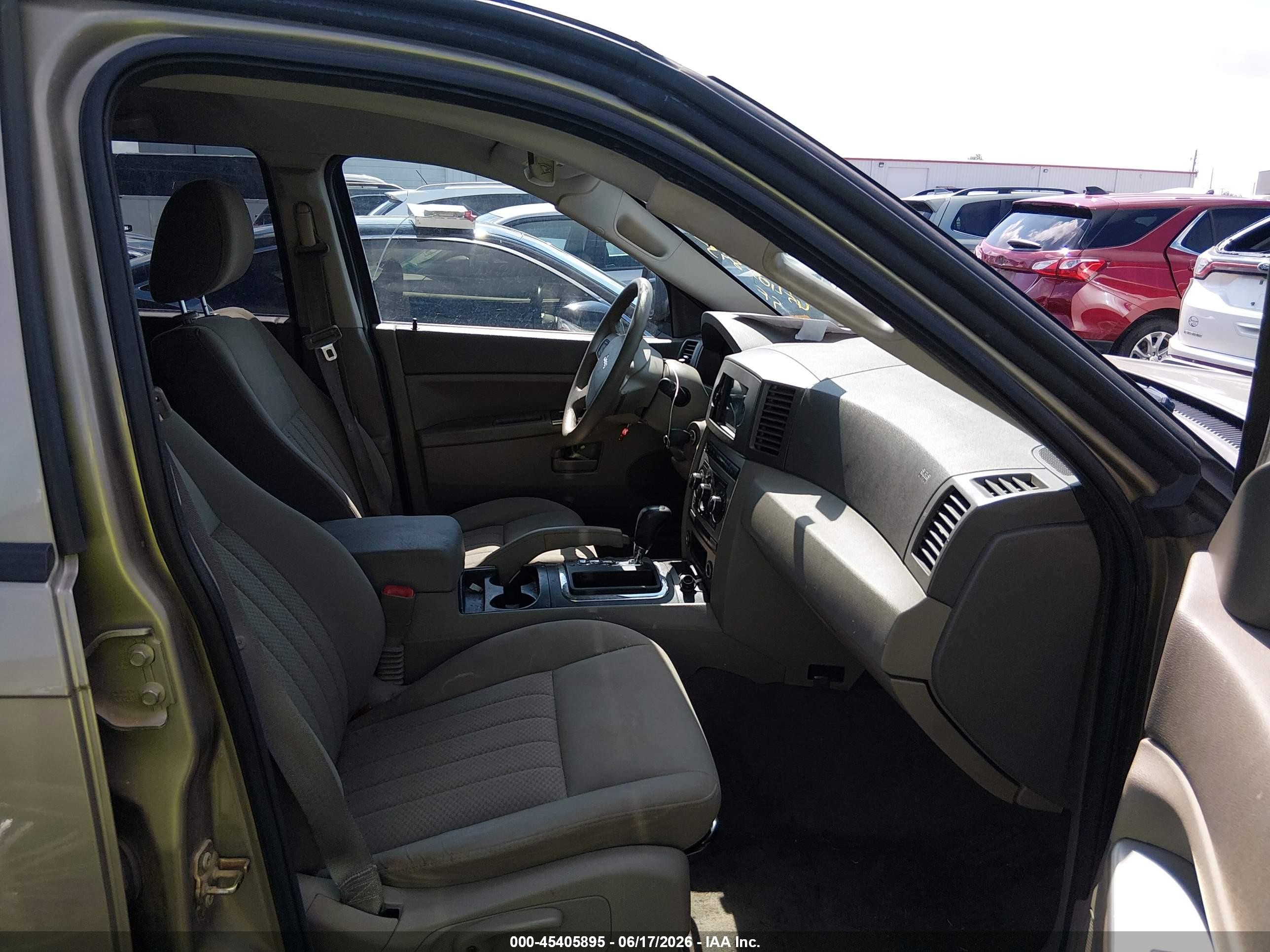 2005 Jeep Grand Cherokee Laredo Желто-коричневый vin: 1J4GS48K05C668872