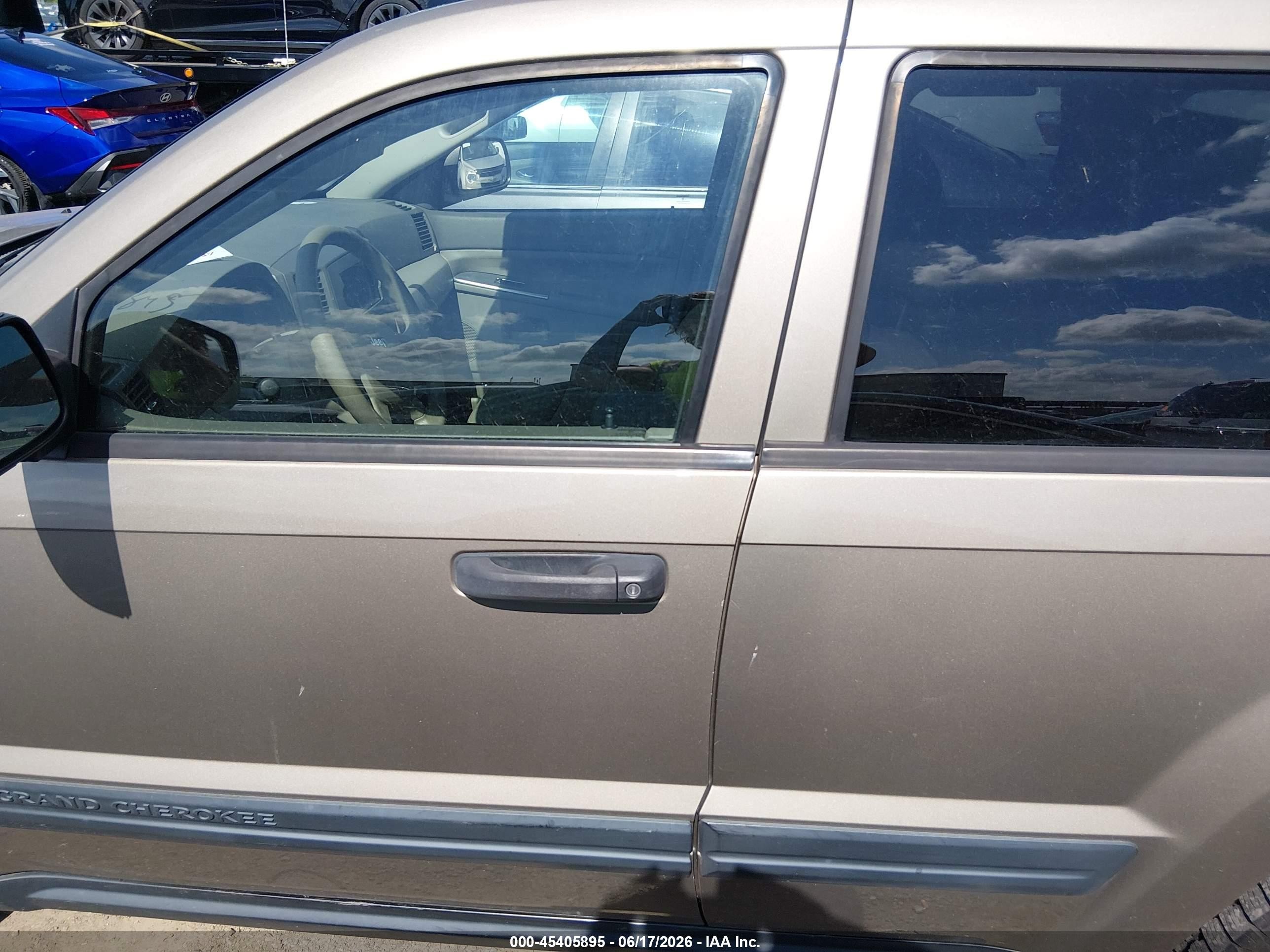 2005 Jeep Grand Cherokee Laredo Желто-коричневый vin: 1J4GS48K05C668872