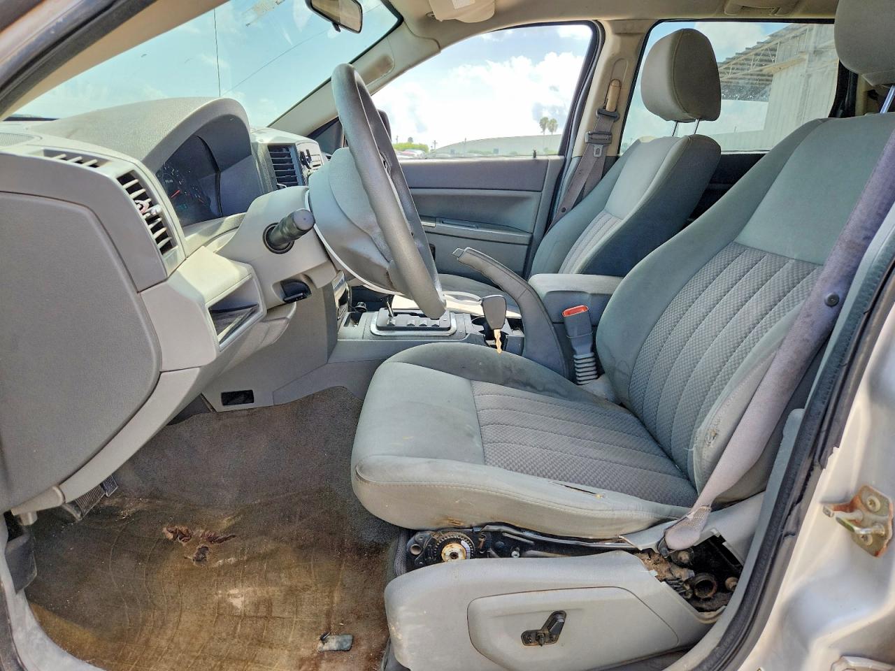 2005 Jeep Grand Cherokee Laredo Silver vin: 1J4GS48K25C689805