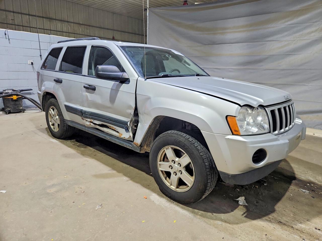 2005 Jeep Grand Cherokee Laredo Silver vin: 1J4GS48K35C621271