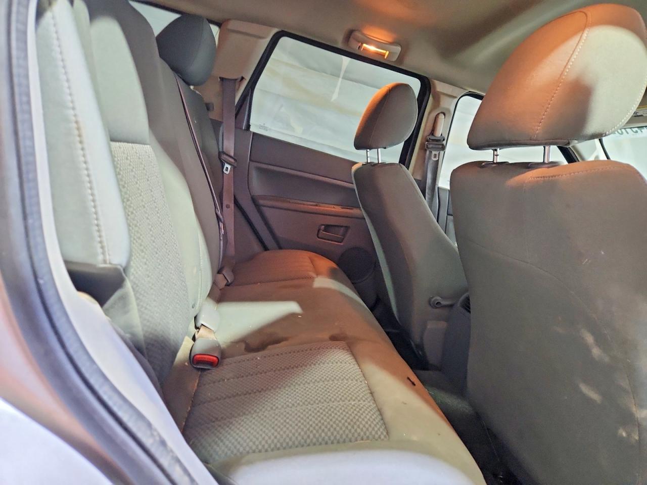2005 Jeep Grand Cherokee Laredo Silver vin: 1J4GS48K35C621271
