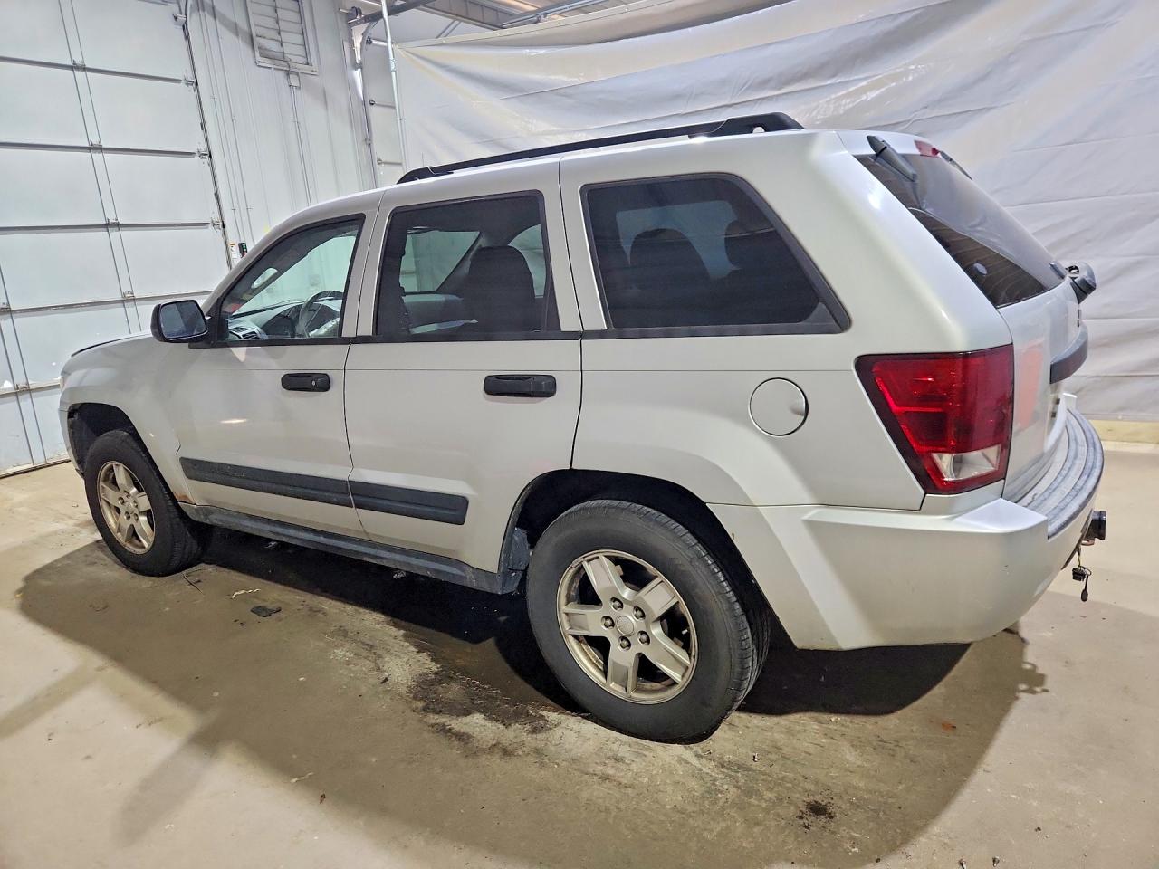 2005 Jeep Grand Cherokee Laredo Silver vin: 1J4GS48K35C621271