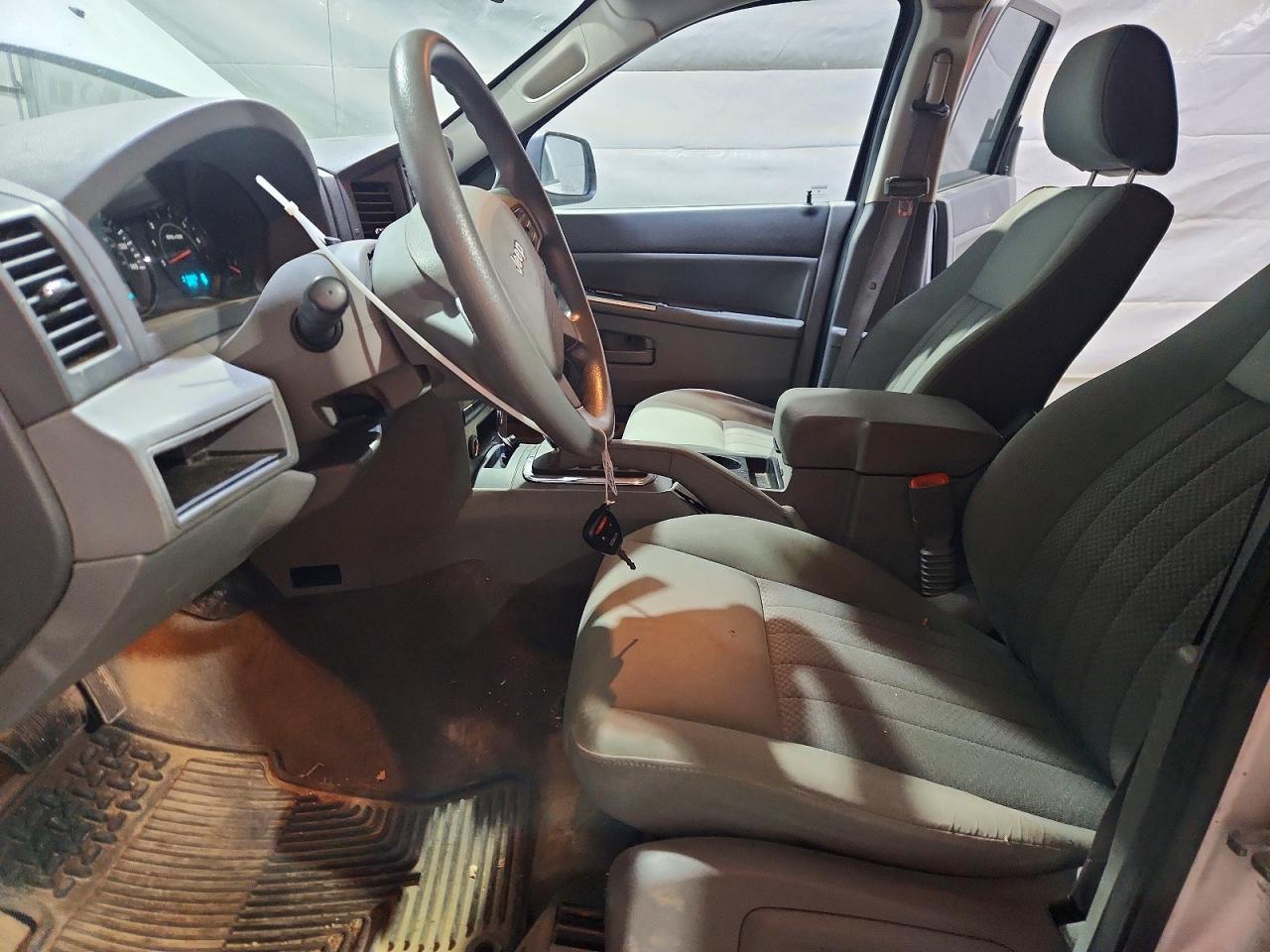 2005 Jeep Grand Cherokee Laredo Silver vin: 1J4GS48K35C621271