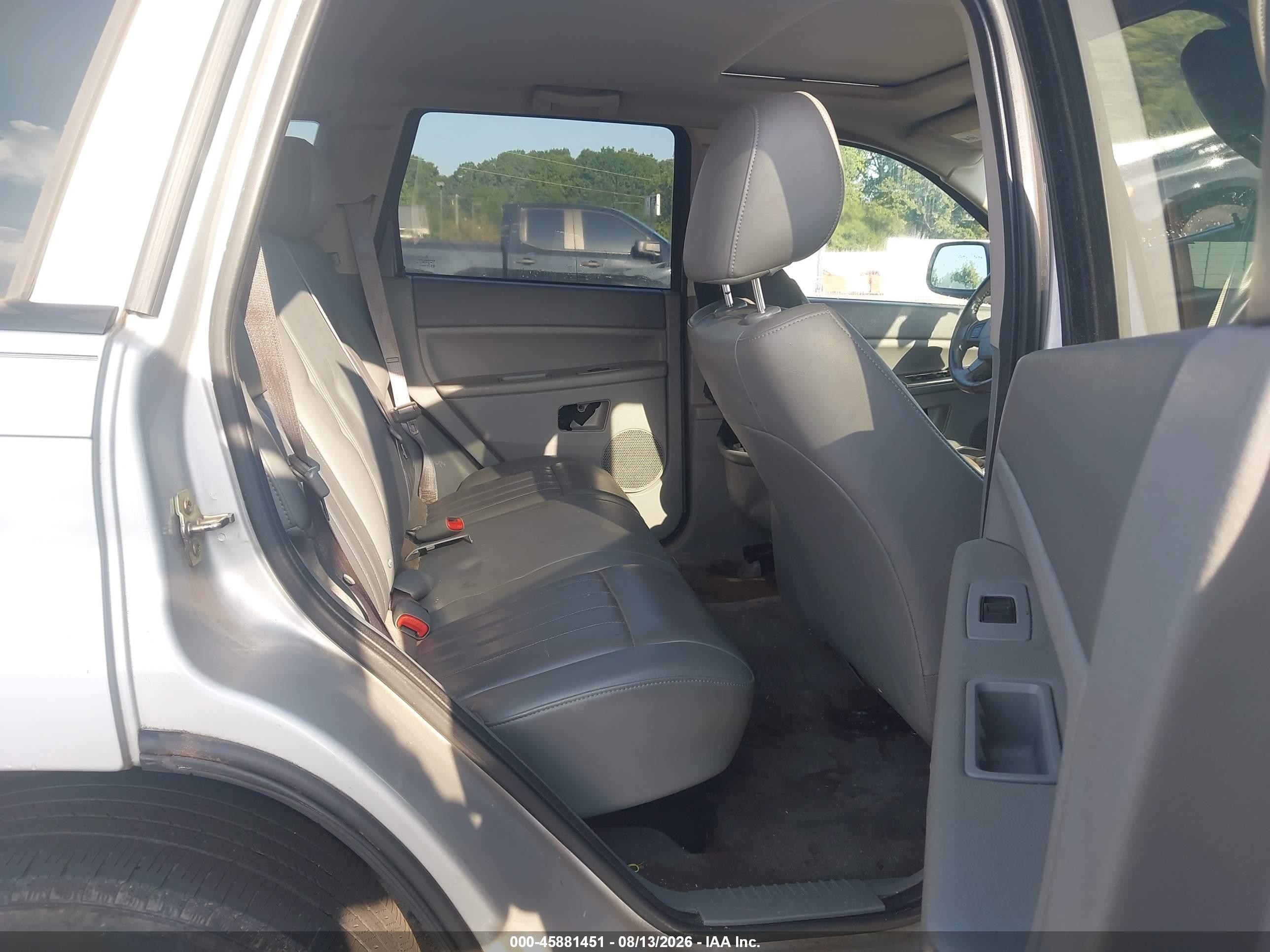 2005 Jeep Grand Cherokee Laredo Серебряный vin: 1J4GS48K45C656000