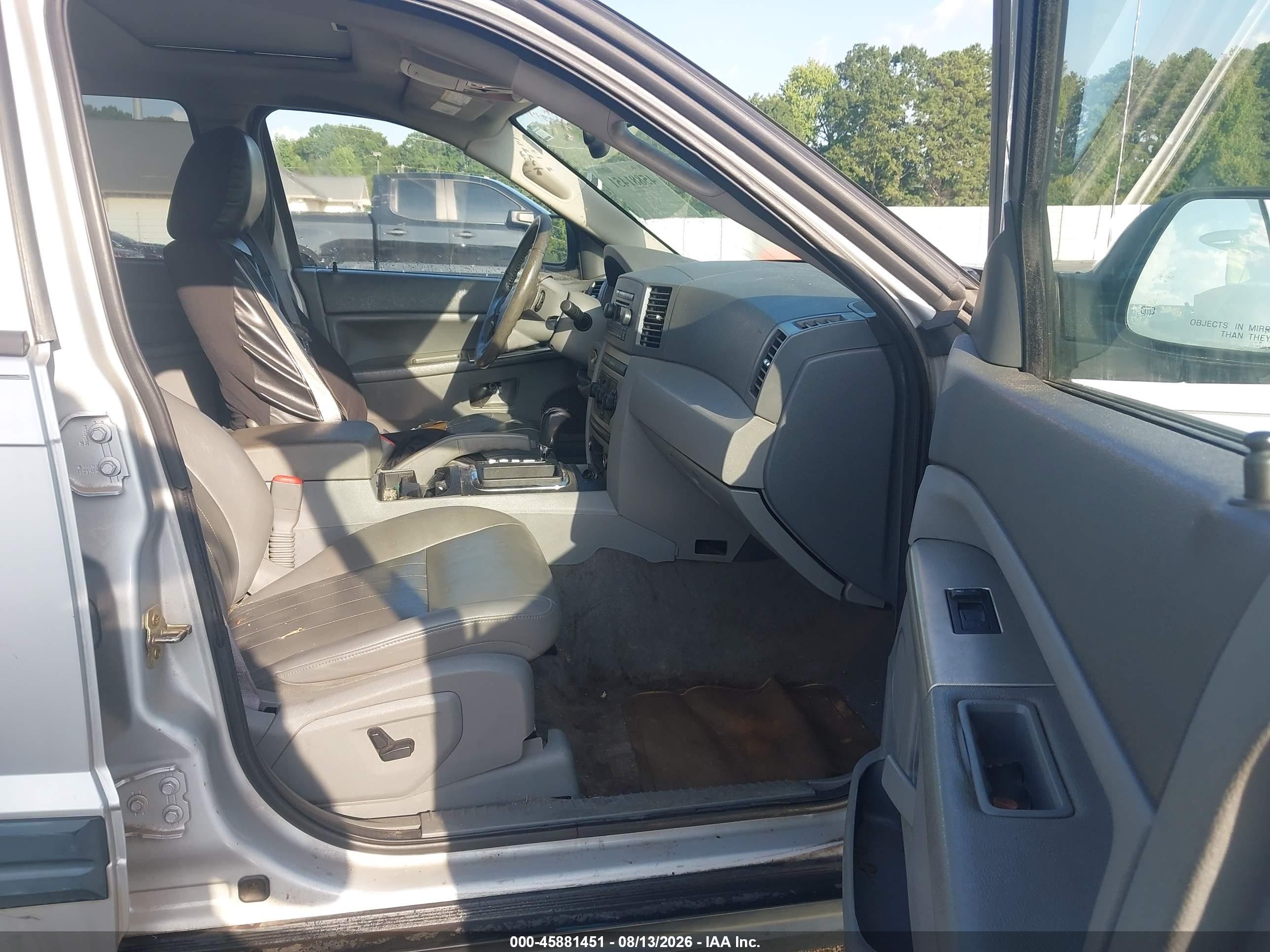 2005 Jeep Grand Cherokee Laredo Серебряный vin: 1J4GS48K45C656000