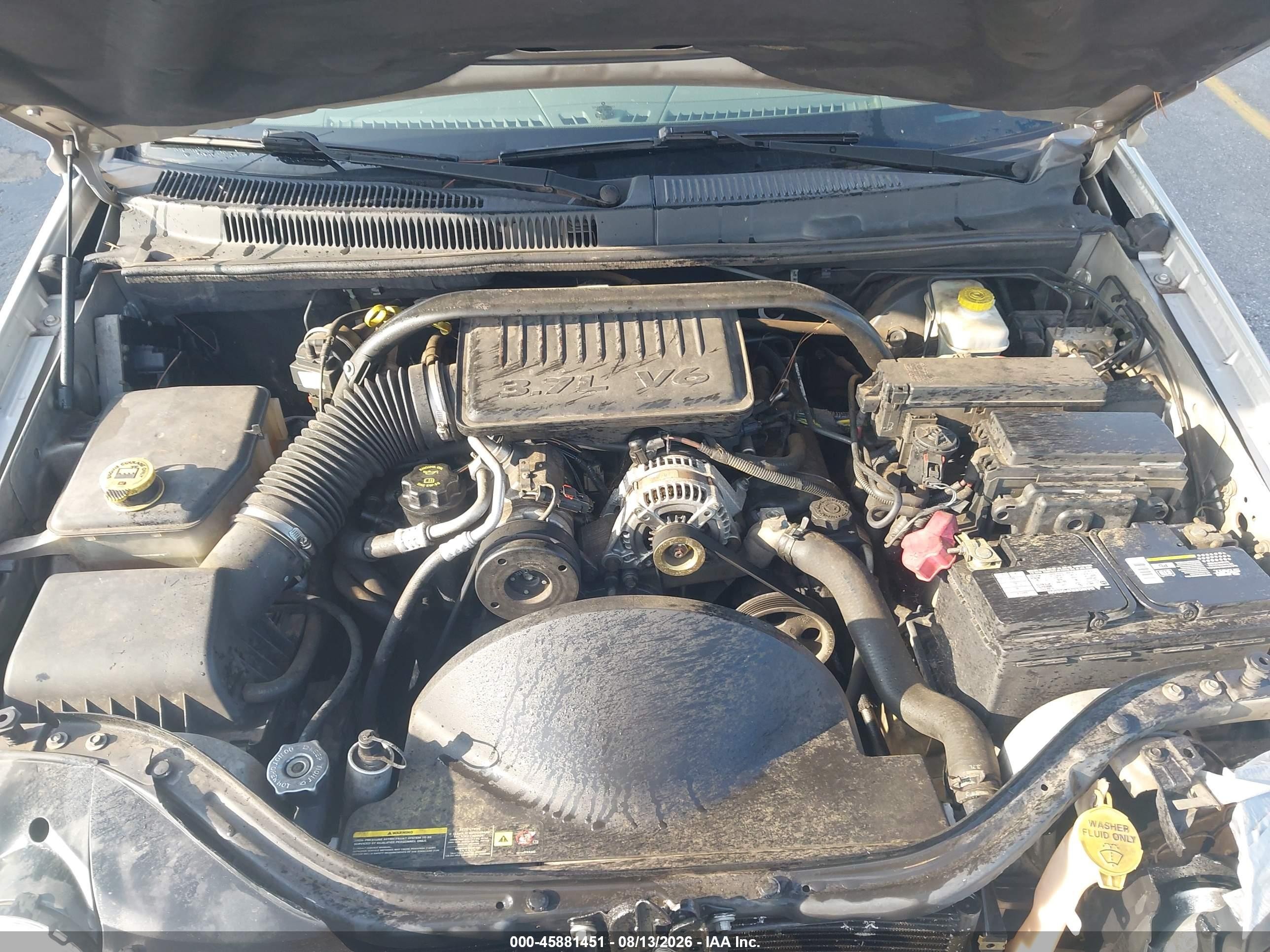 2005 Jeep Grand Cherokee Laredo Серебряный vin: 1J4GS48K45C656000