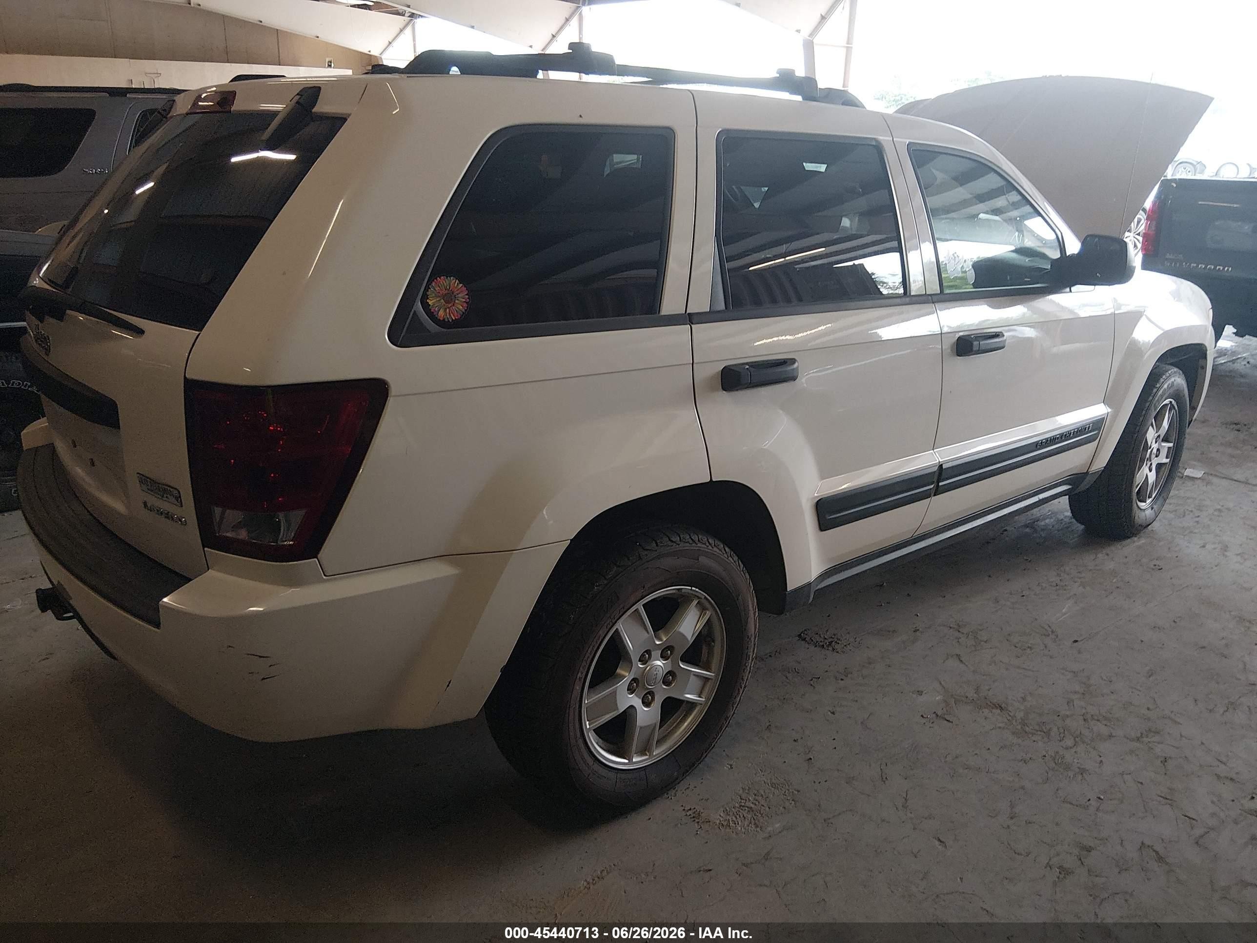 2005 Jeep Grand Cherokee Laredo White vin: 1J4GS48K55C570307