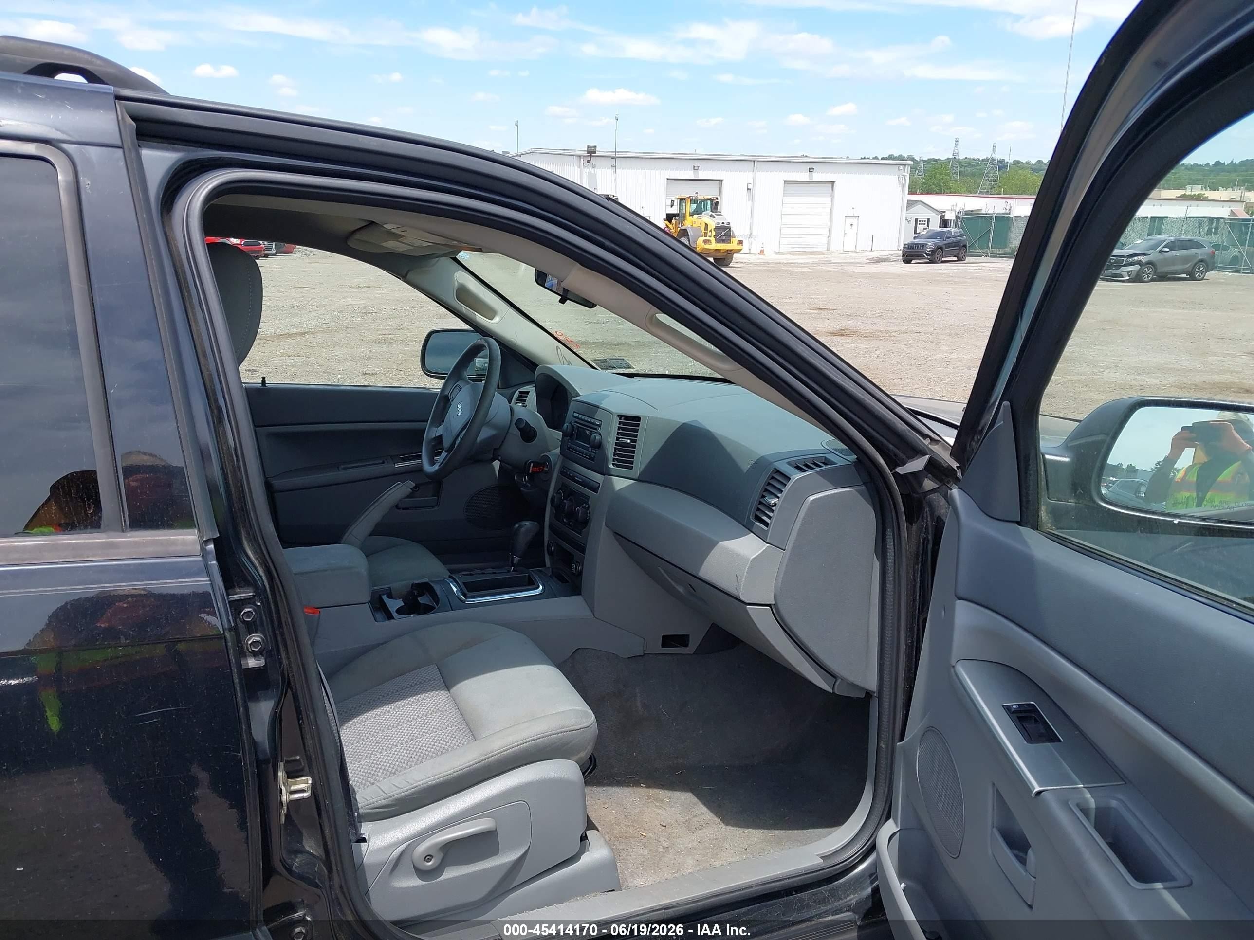 2005 Jeep Grand Cherokee Laredo Black vin: 1J4GS48K55C726958