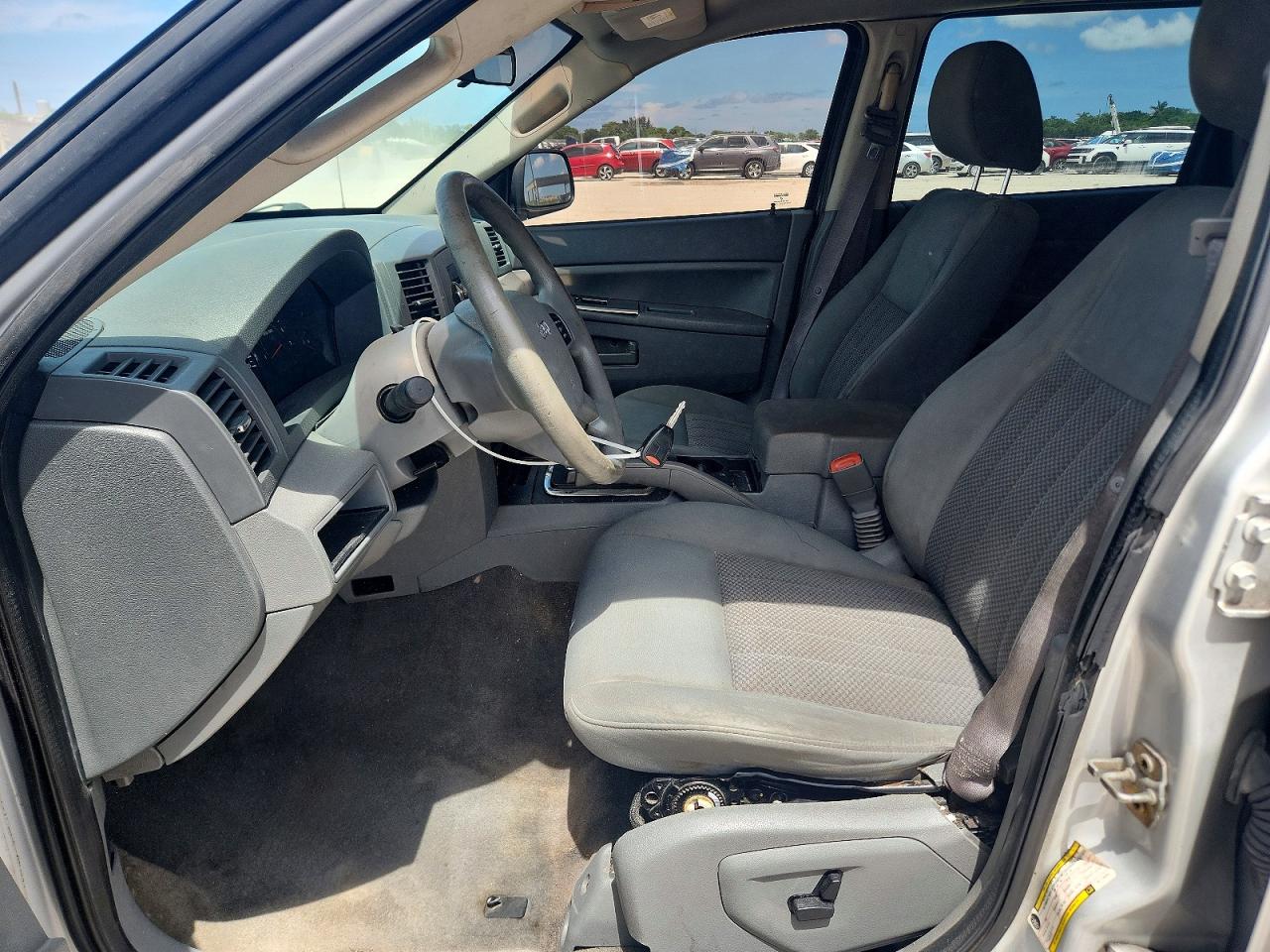 2006 Jeep Grand Cherokee Laredo Серебряный vin: 1J4GS48K56C119492