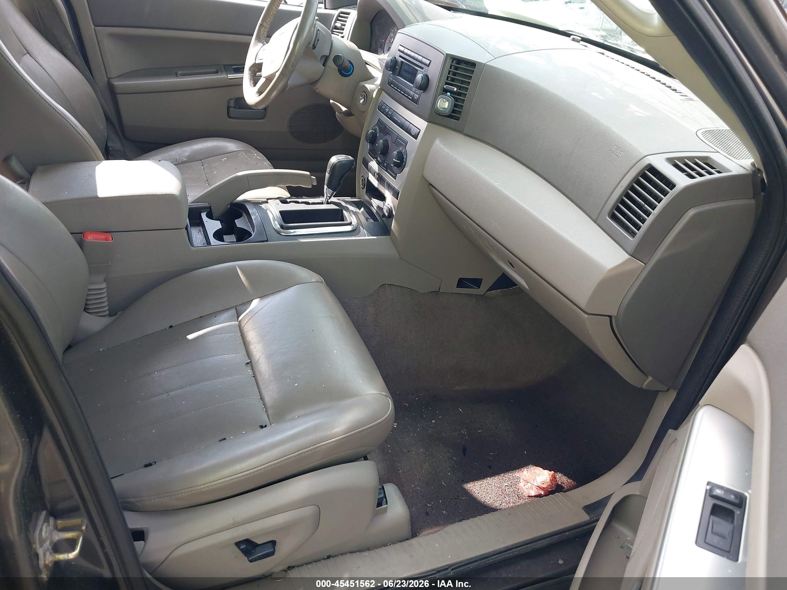 2005 Jeep Grand Cherokee Laredo Gray vin: 1J4GS48K75C621550