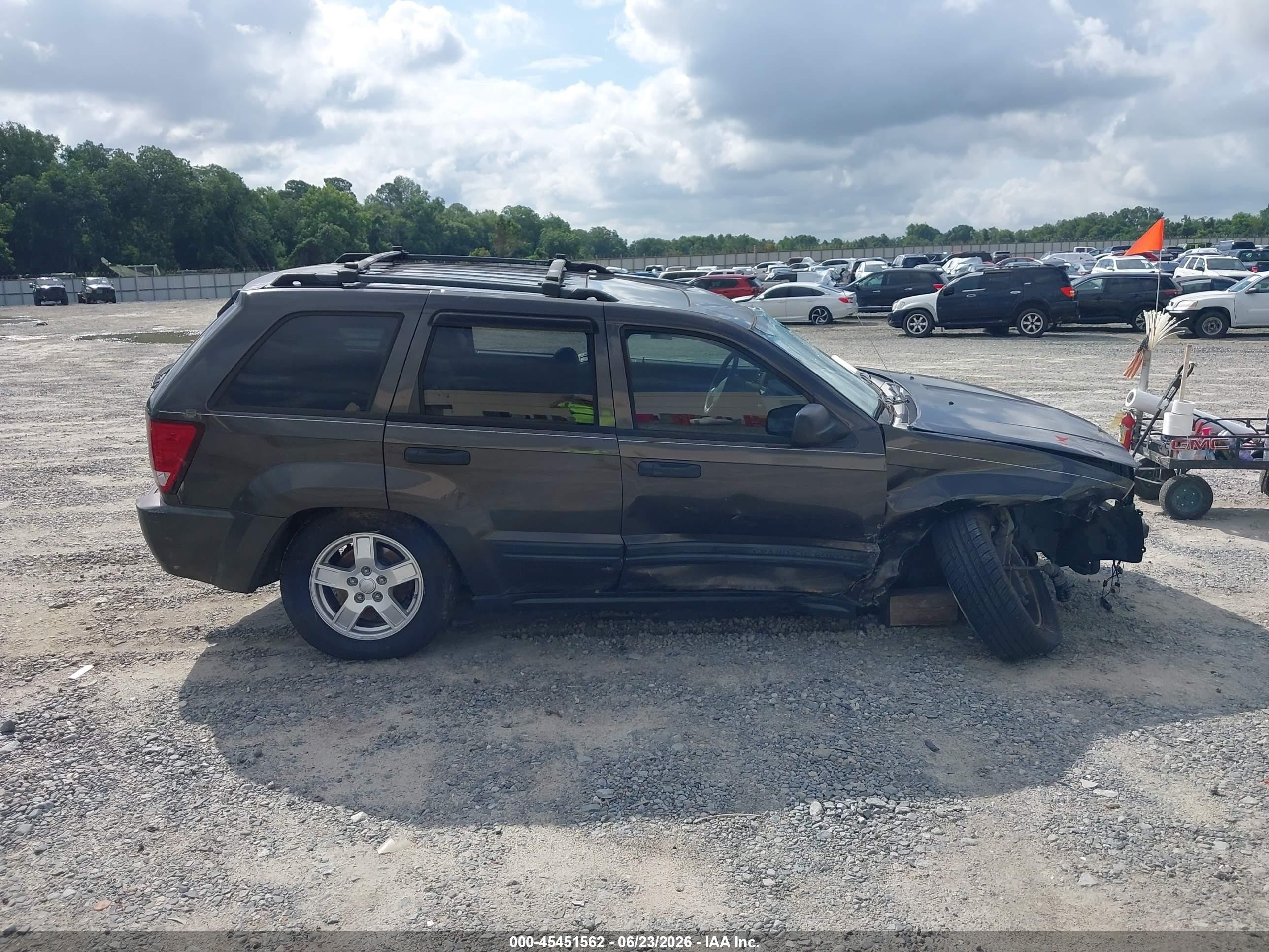 2005 Jeep Grand Cherokee Laredo Gray vin: 1J4GS48K75C621550