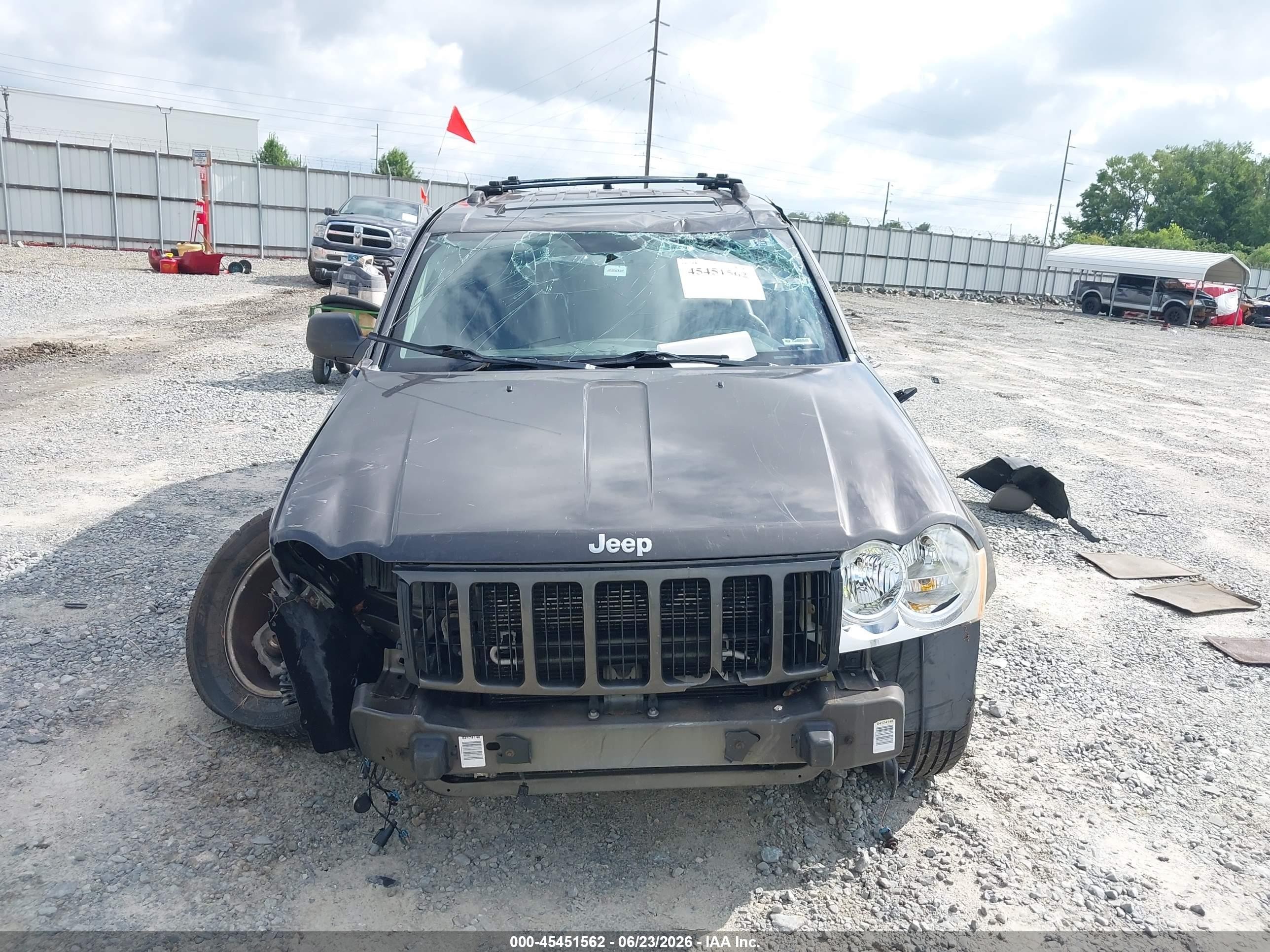2005 Jeep Grand Cherokee Laredo Gray vin: 1J4GS48K75C621550