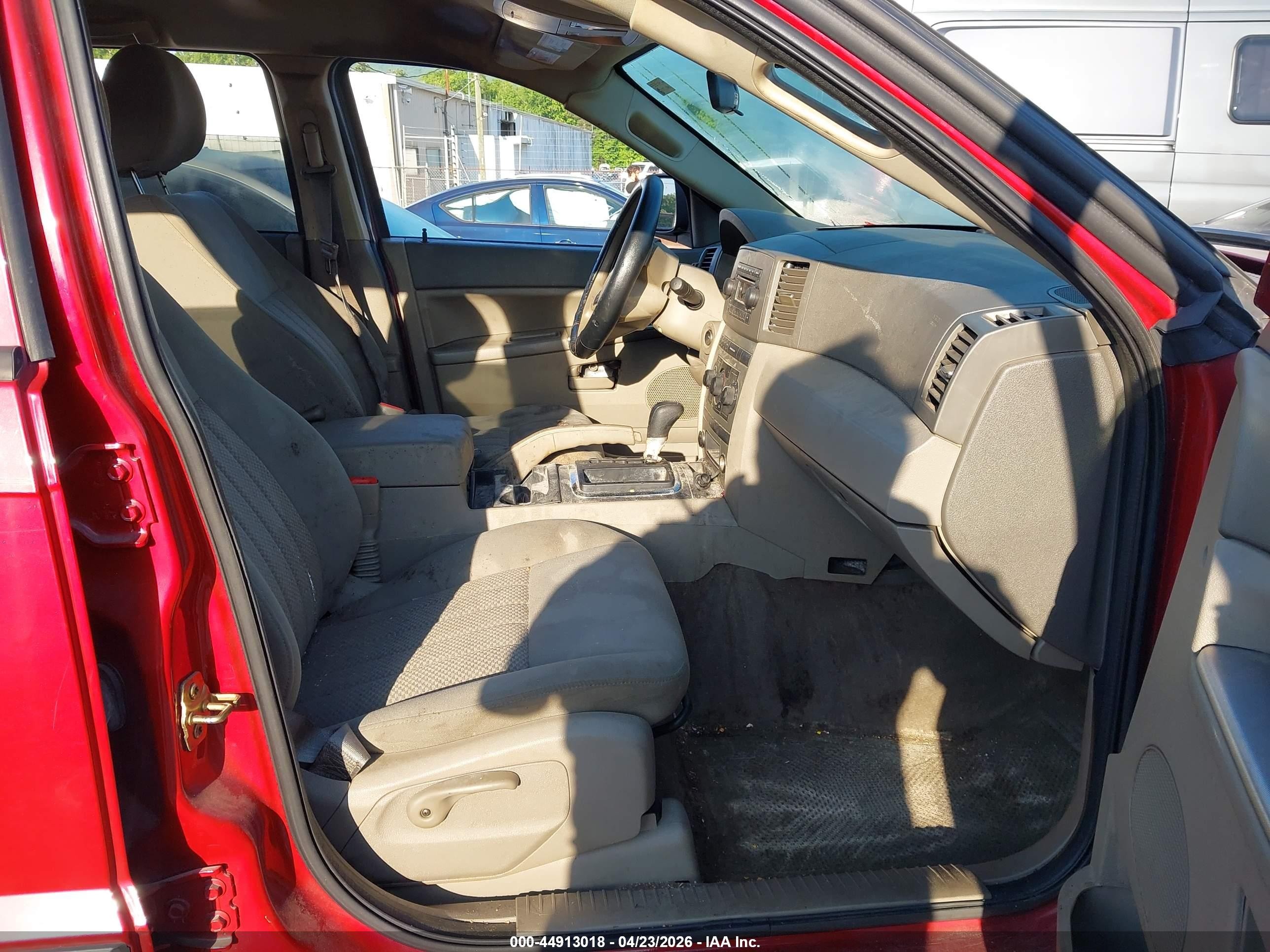 2005 Jeep Grand Cherokee Laredo Red vin: 1J4GS48K85C633979
