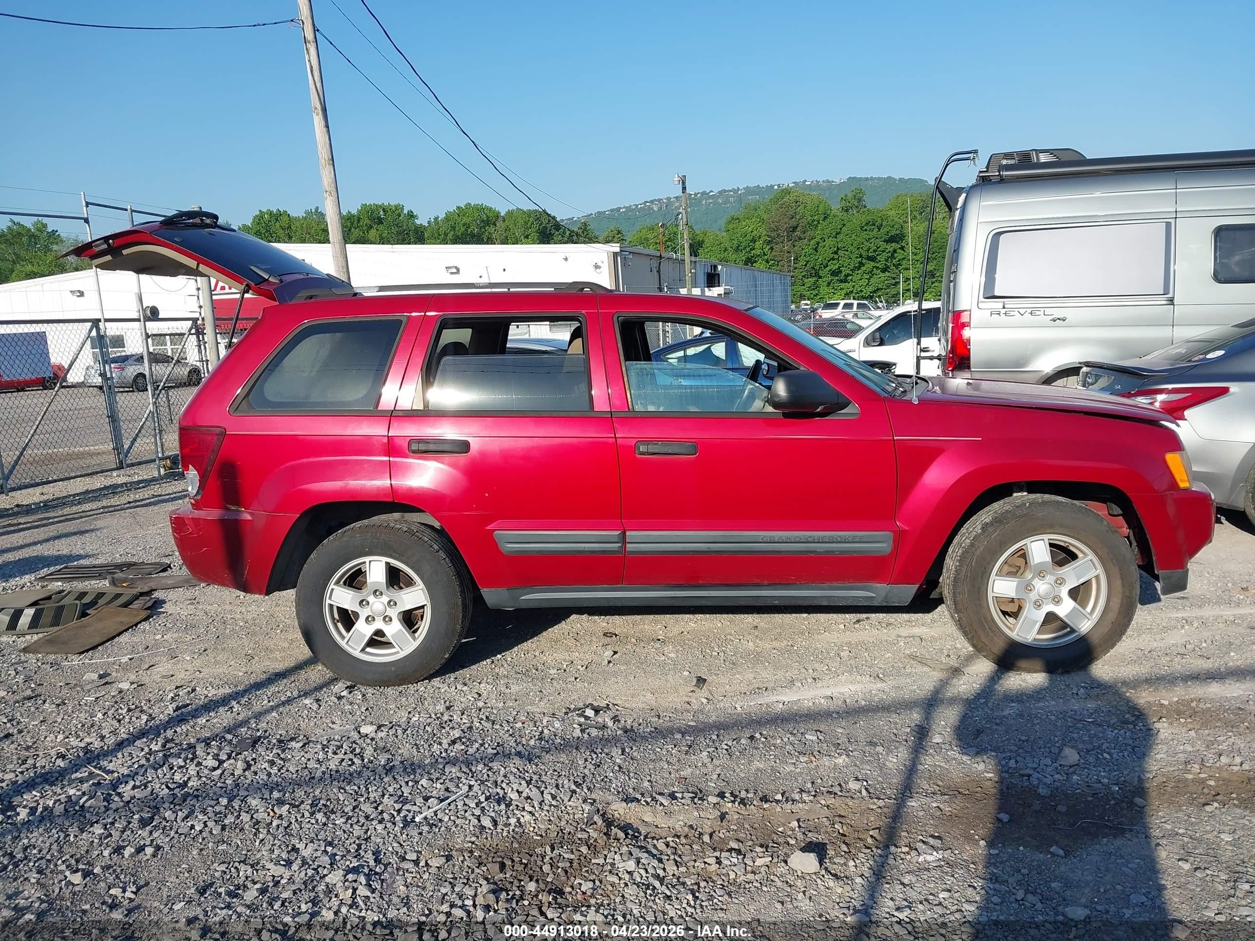 2005 Jeep Grand Cherokee Laredo Red vin: 1J4GS48K85C633979
