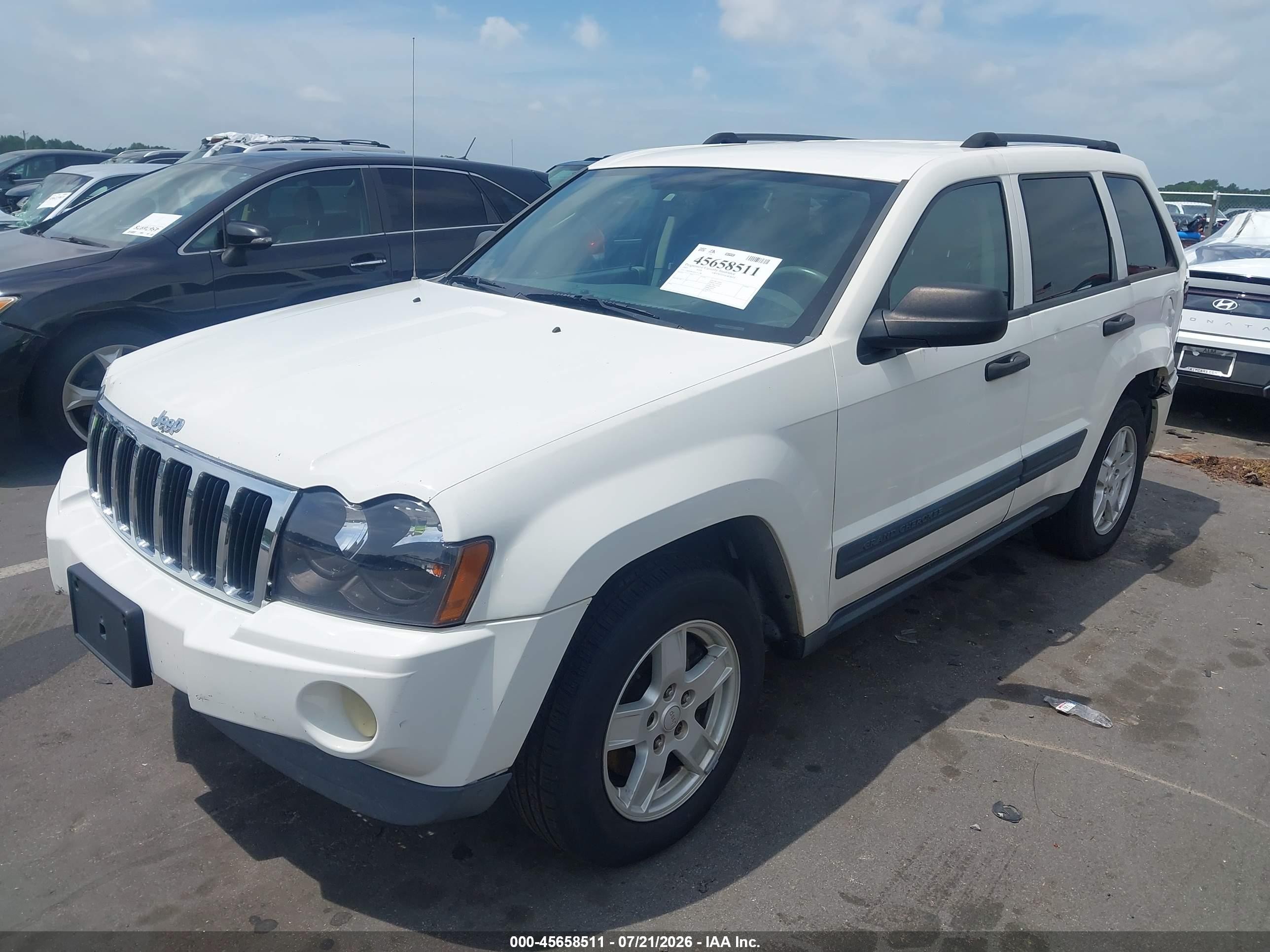 2005 Jeep Grand Cherokee Laredo White vin: 1J4GS48KX5C511186