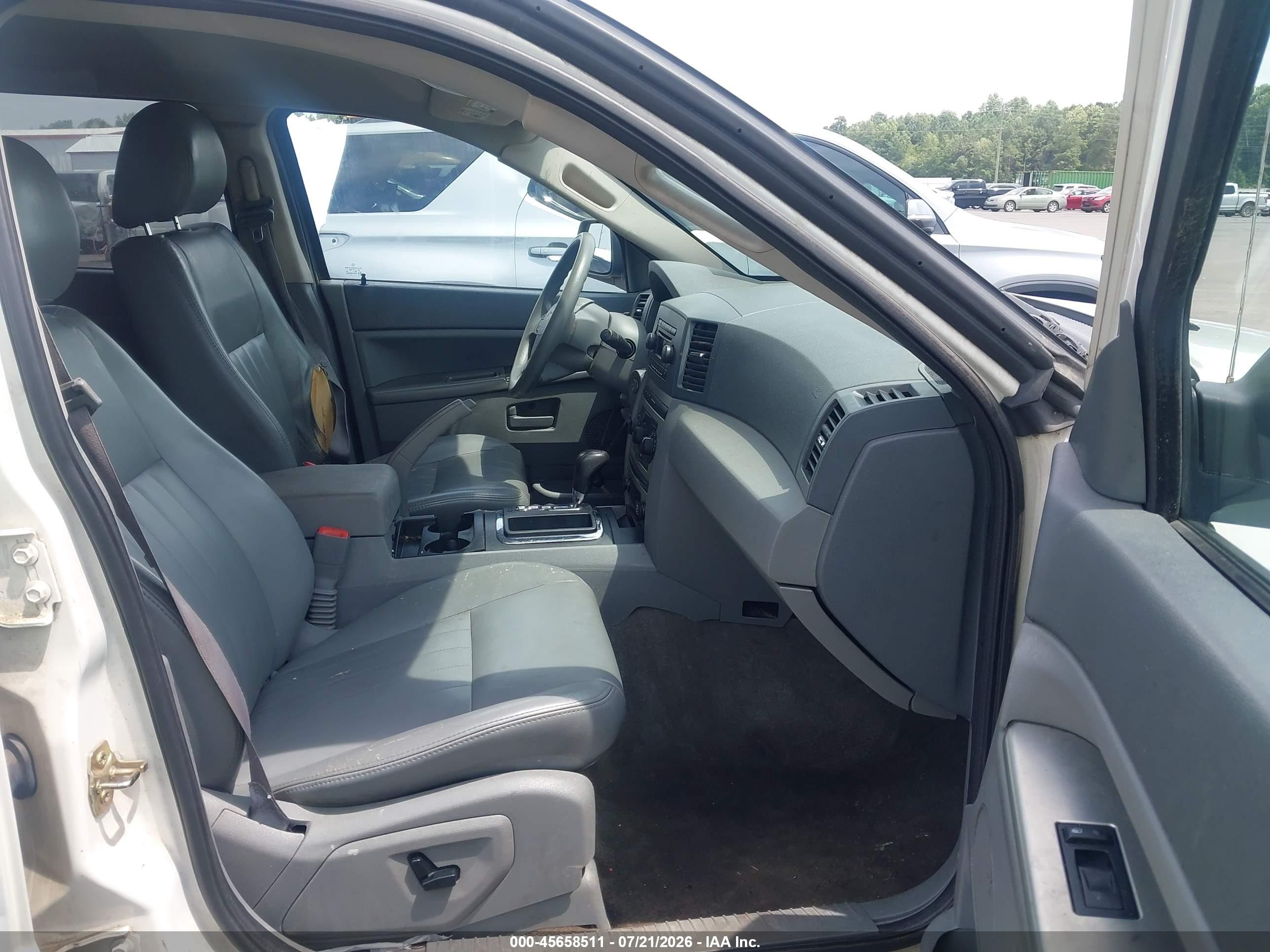 2005 Jeep Grand Cherokee Laredo White vin: 1J4GS48KX5C511186