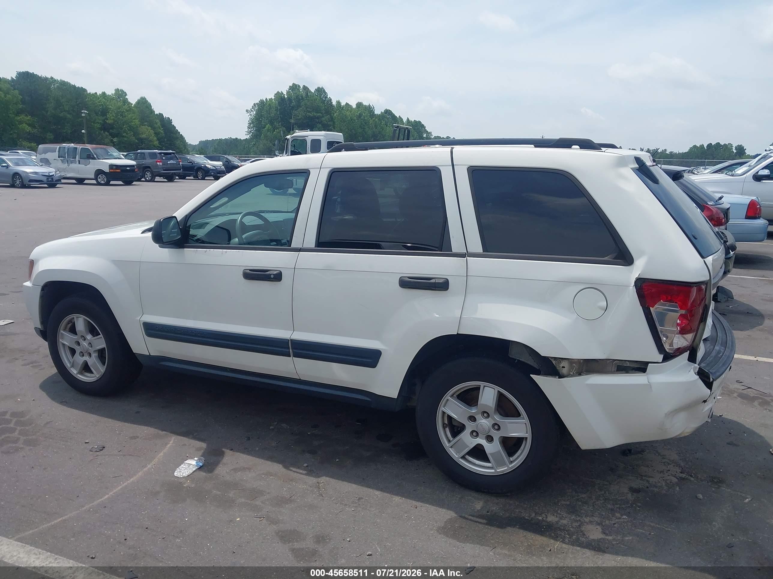 2005 Jeep Grand Cherokee Laredo White vin: 1J4GS48KX5C511186
