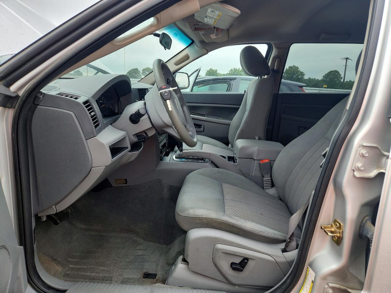 2005 Jeep Grand Cherokee Laredo Silver vin: 1J4GS48KX5C676218