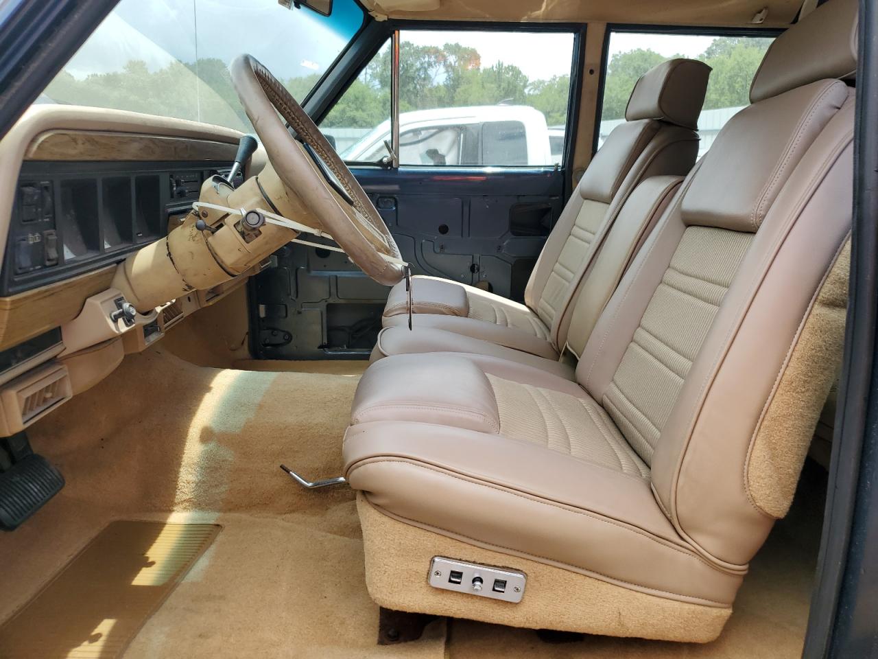 1989 Jeep Grand Wagoneer    Blue vin: 1J4GS5871KP102323