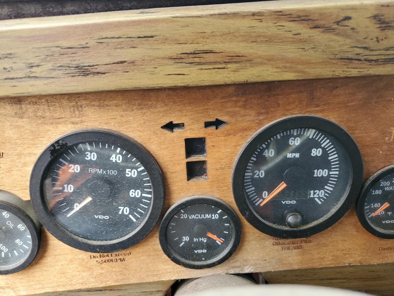 1989 Jeep Grand Wagoneer Two Tone vin: 1J4GS5872KP100998