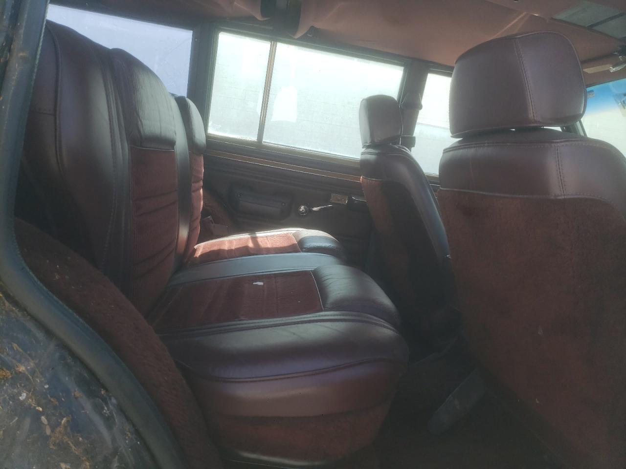 1989 Jeep Grand Wagoneer    Black vin: 1J4GS5875KP106035