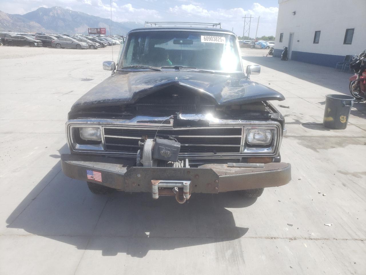 1989 Jeep Grand Wagoneer    Black vin: 1J4GS5875KP106035