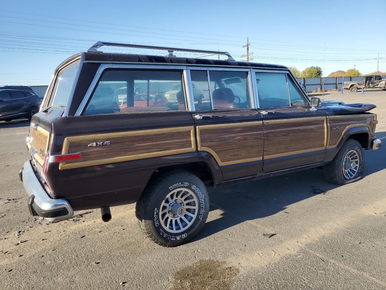 1989 Jeep Grand Wagoneer    Two Tone vin: 1J4GS5875KP107198