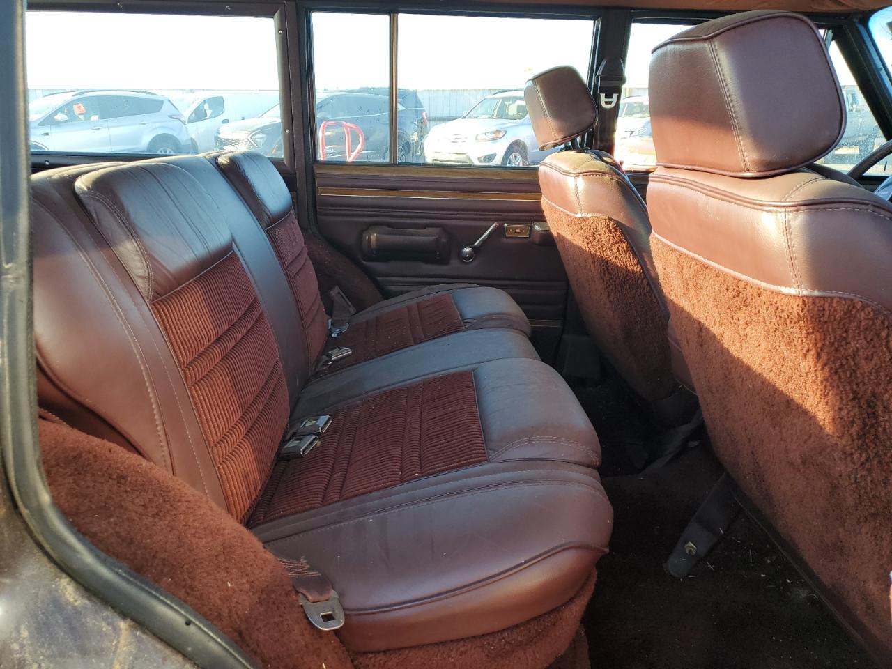 1989 Jeep Grand Wagoneer    Two Tone vin: 1J4GS5875KP107198