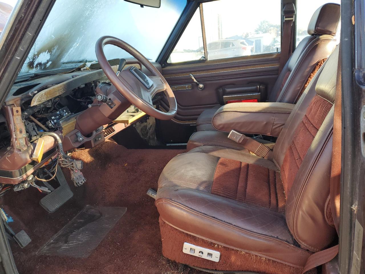 1989 Jeep Grand Wagoneer    Two Tone vin: 1J4GS5875KP107198