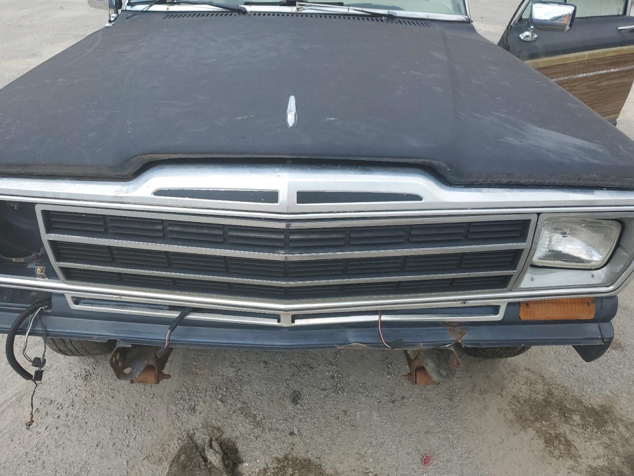 1989 Jeep Grand Wagoneer    Blue vin: 1J4GS5876KP100776