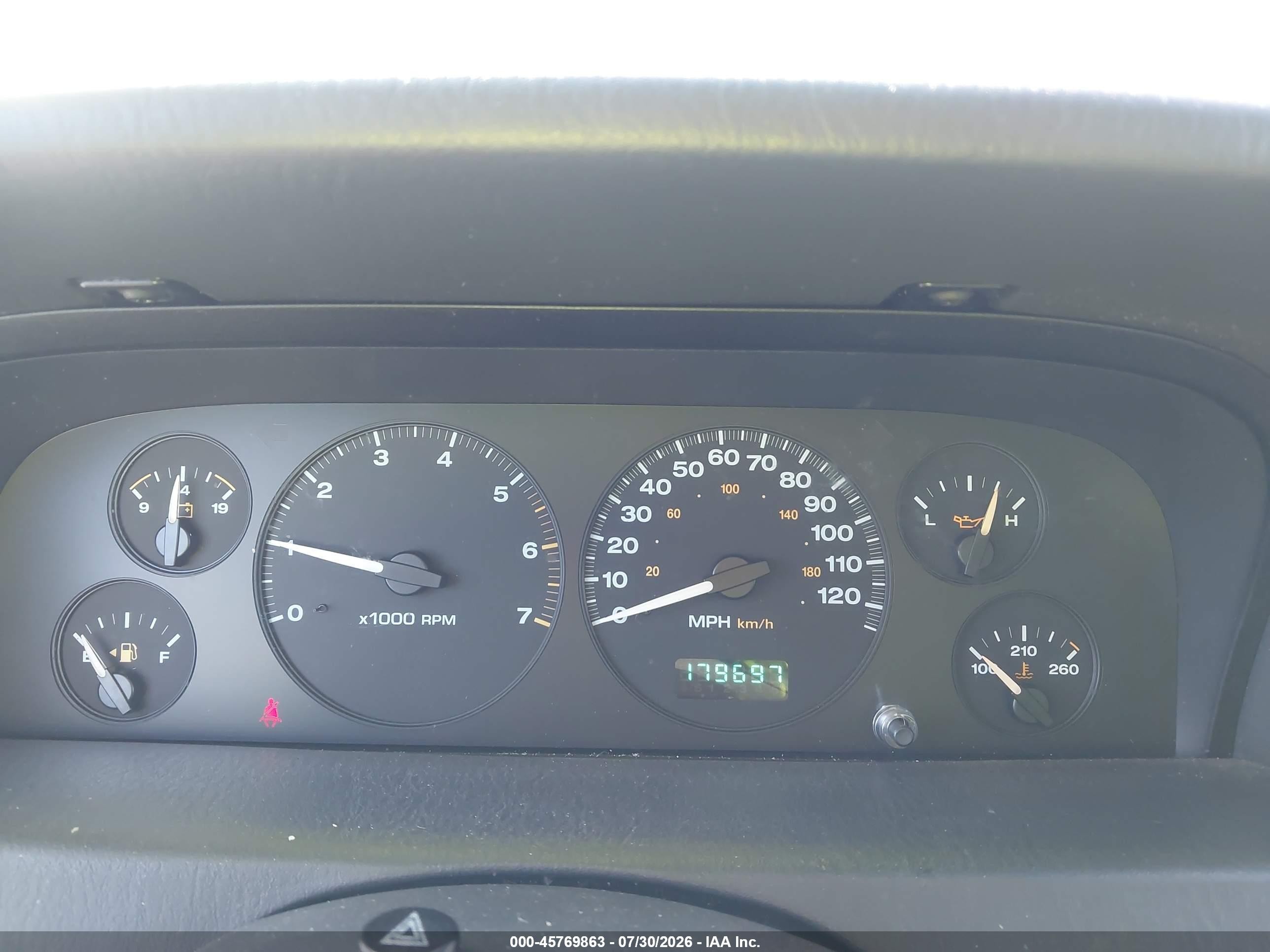 2002 Jeep Grand Cherokee Sport Silver vin: 1J4GW38SX2C258400