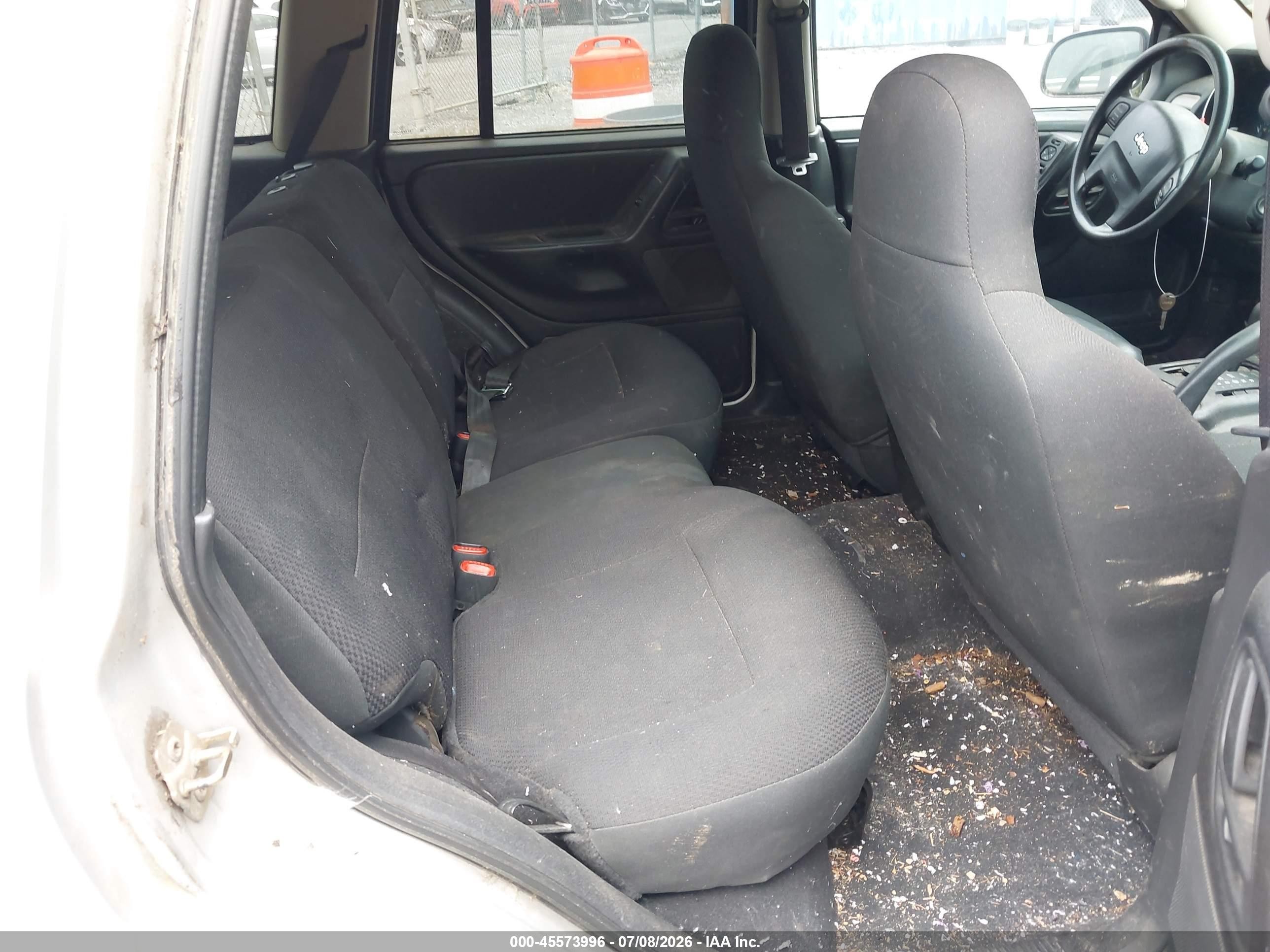 2004 Jeep Grand Cherokee   Серебряный vin: 1J4GW48574C427605