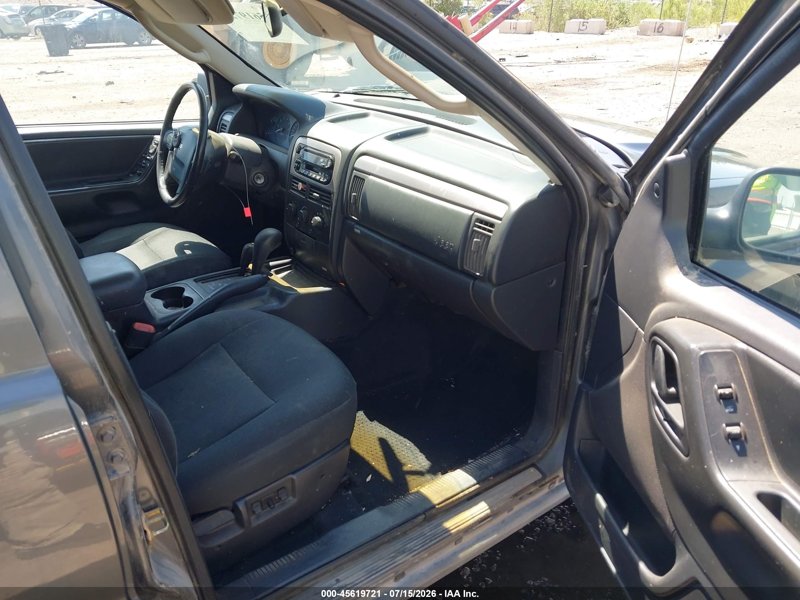 2002 Jeep Grand Cherokee Laredo Gray vin: 1J4GW48N02C119652