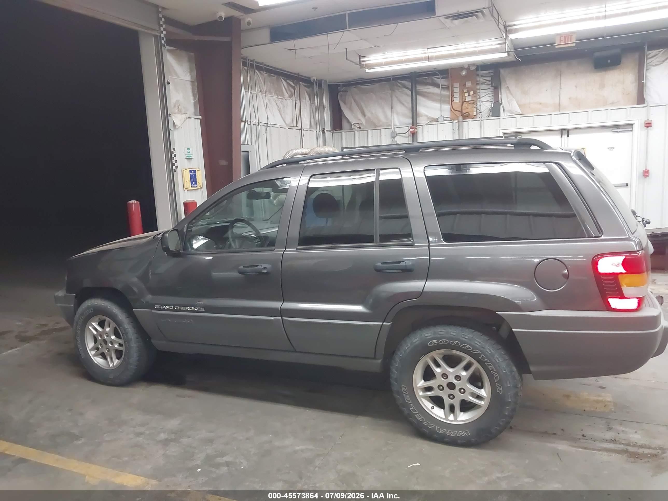 2002 Jeep Grand Cherokee Laredo Gray vin: 1J4GW48N02C194951