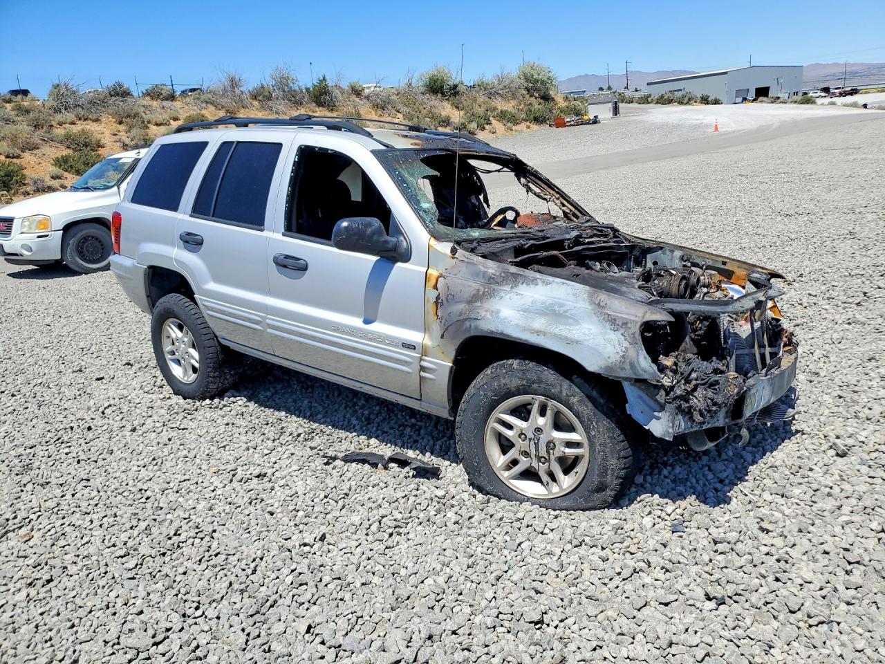 2002 Jeep Grand Cherokee Laredo Silver vin: 1J4GW48N02C331144