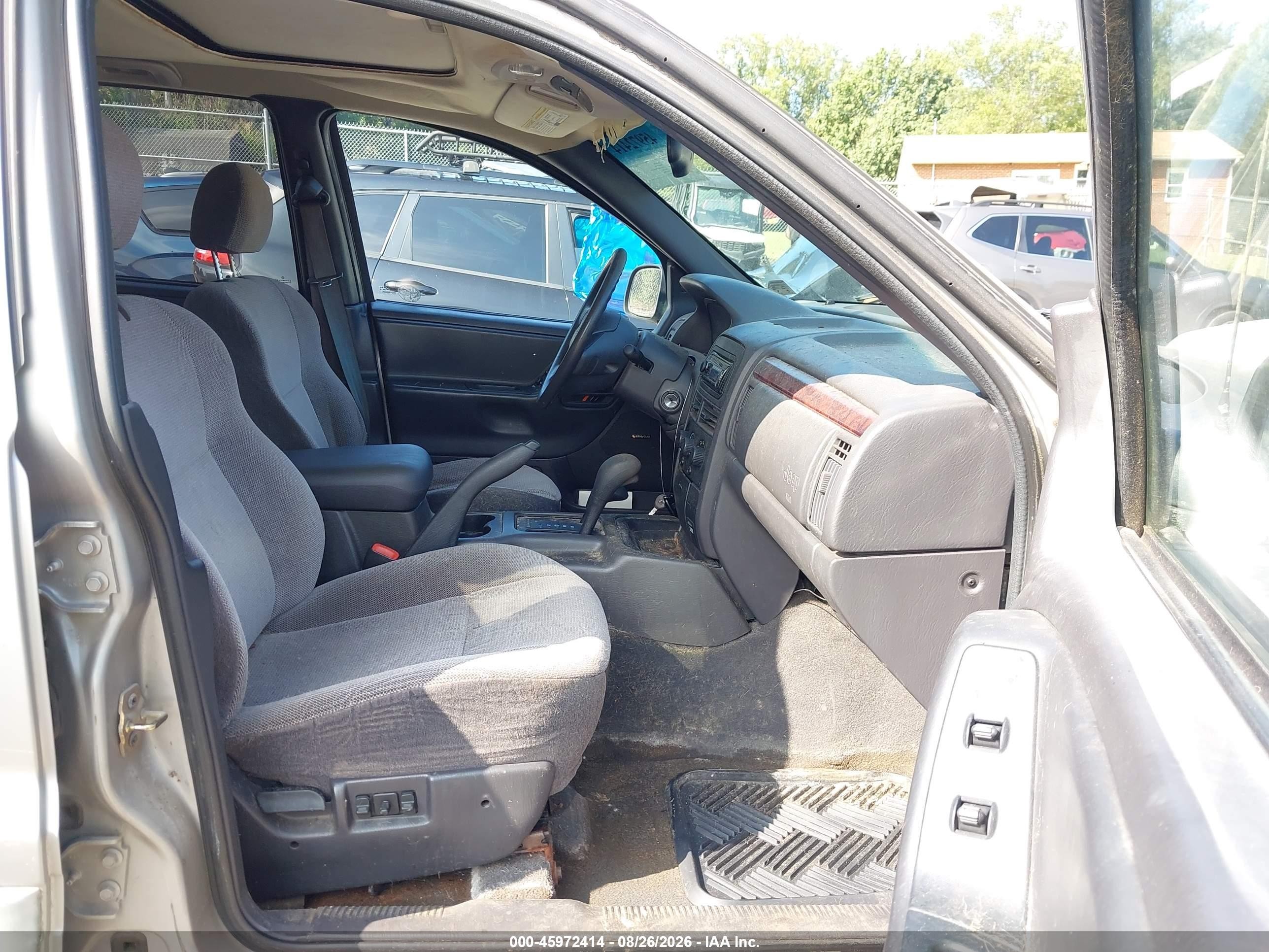 2000 Jeep Grand Cherokee Laredo Gold vin: 1J4GW48N0YC106196