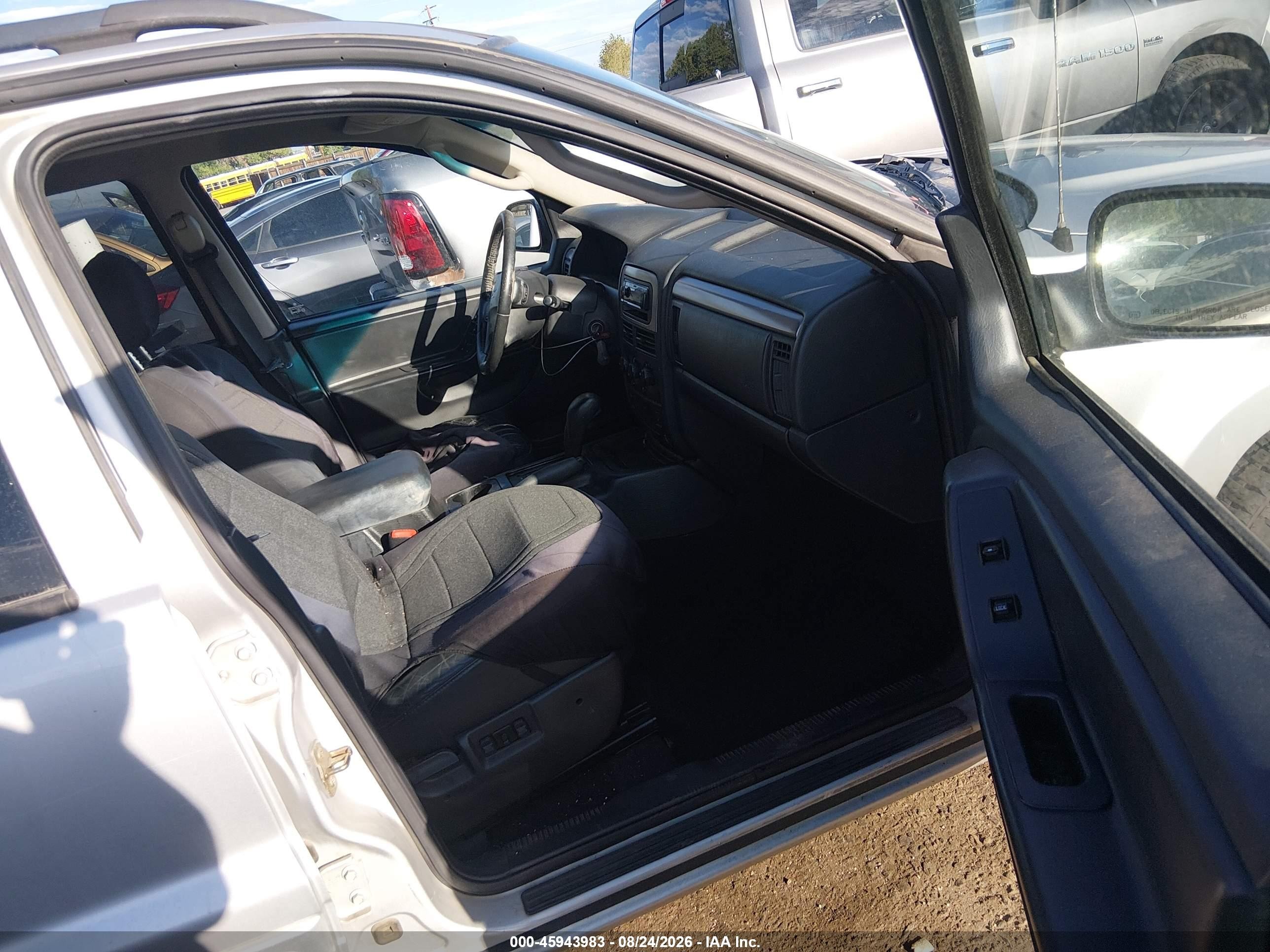 2004 Jeep Grand Cherokee Laredo Серебряный vin: 1J4GW48N14C235073