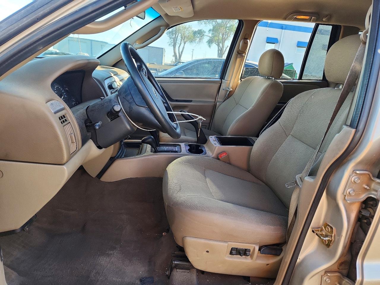 2004 Jeep Grand Cherokee Cream vin: 1J4GW48N24C348028