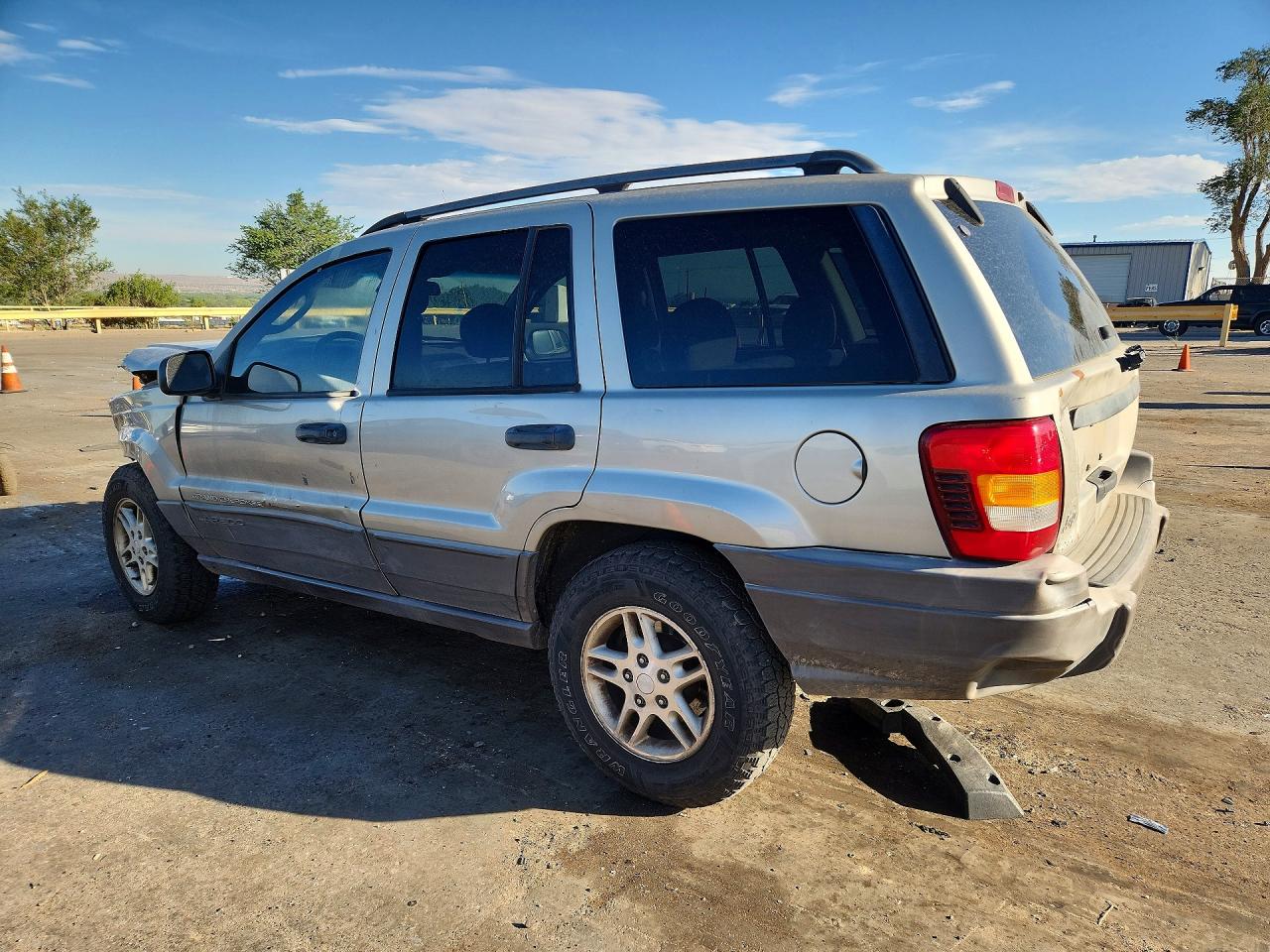 2004 Jeep Grand Cherokee Cream vin: 1J4GW48N24C348028