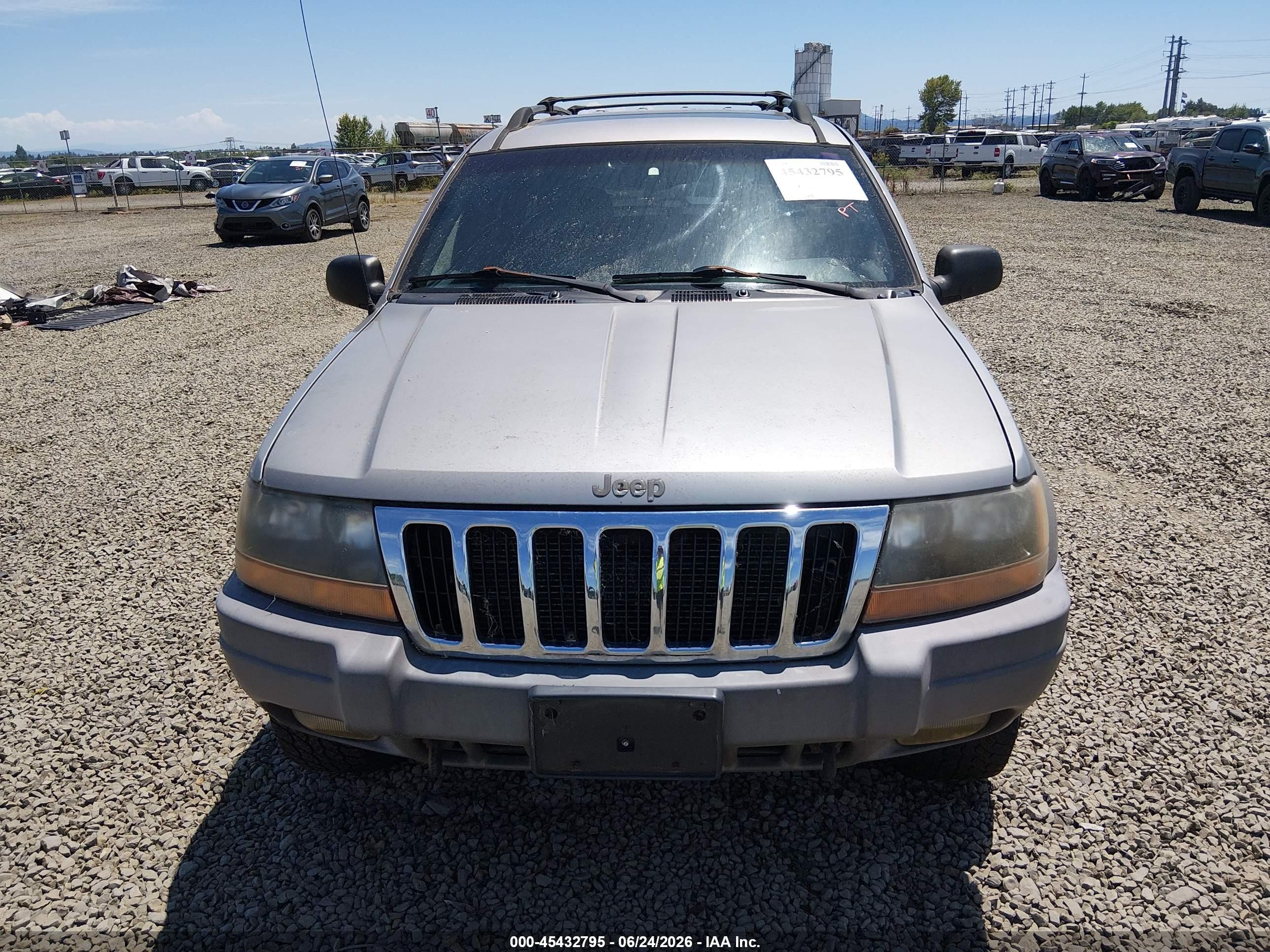 2000 Jeep Grand Cherokee Laredo Silver vin: 1J4GW48N4YC219794