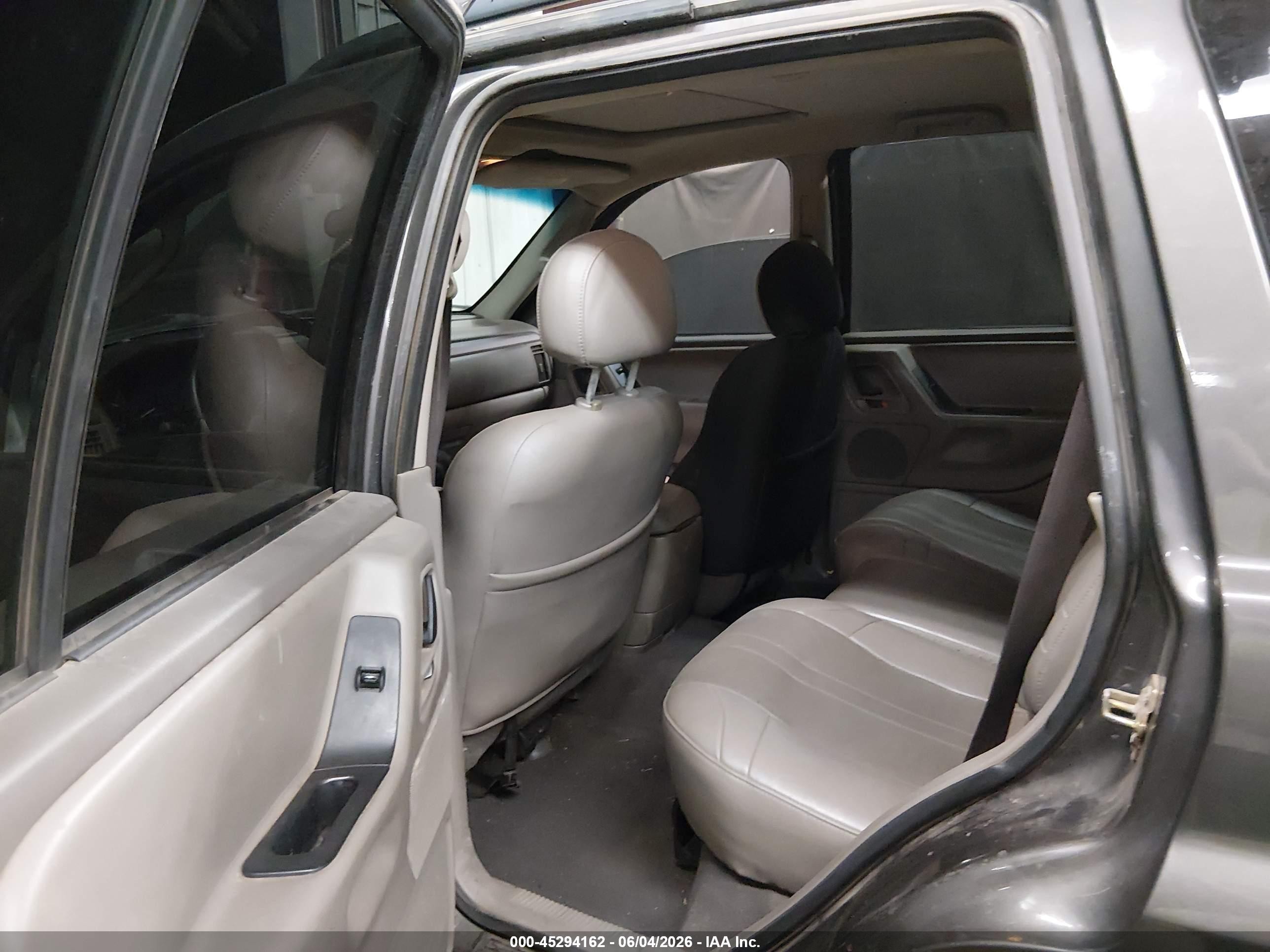 2004 Jeep Grand Cherokee Laredo Gray vin: 1J4GW48N64C421207