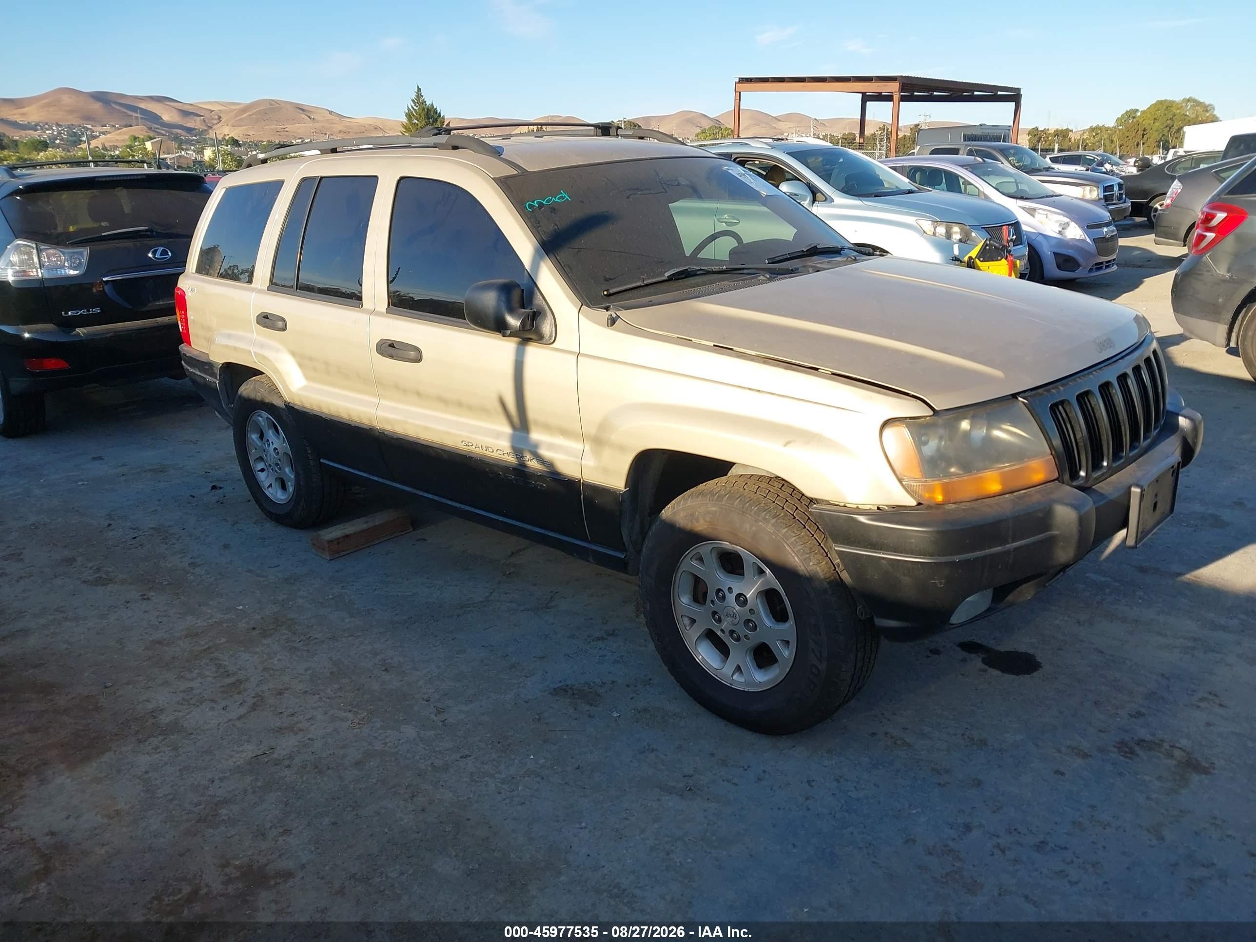 2000 Jeep Grand Cherokee Laredo Золотой vin: 1J4GW48N6YC369888
