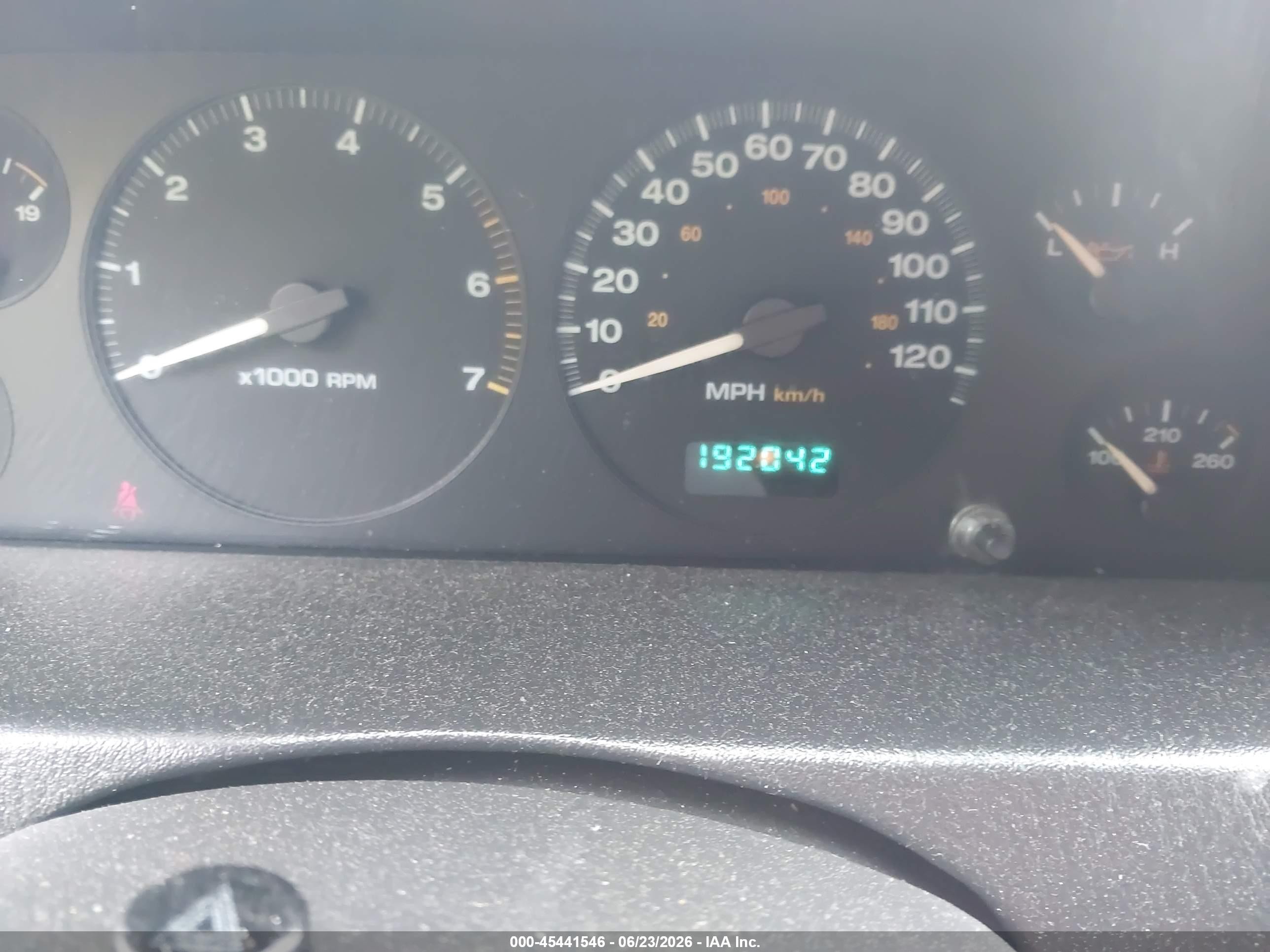 2004 Jeep Grand Cherokee Laredo Red vin: 1J4GW48S04C239055
