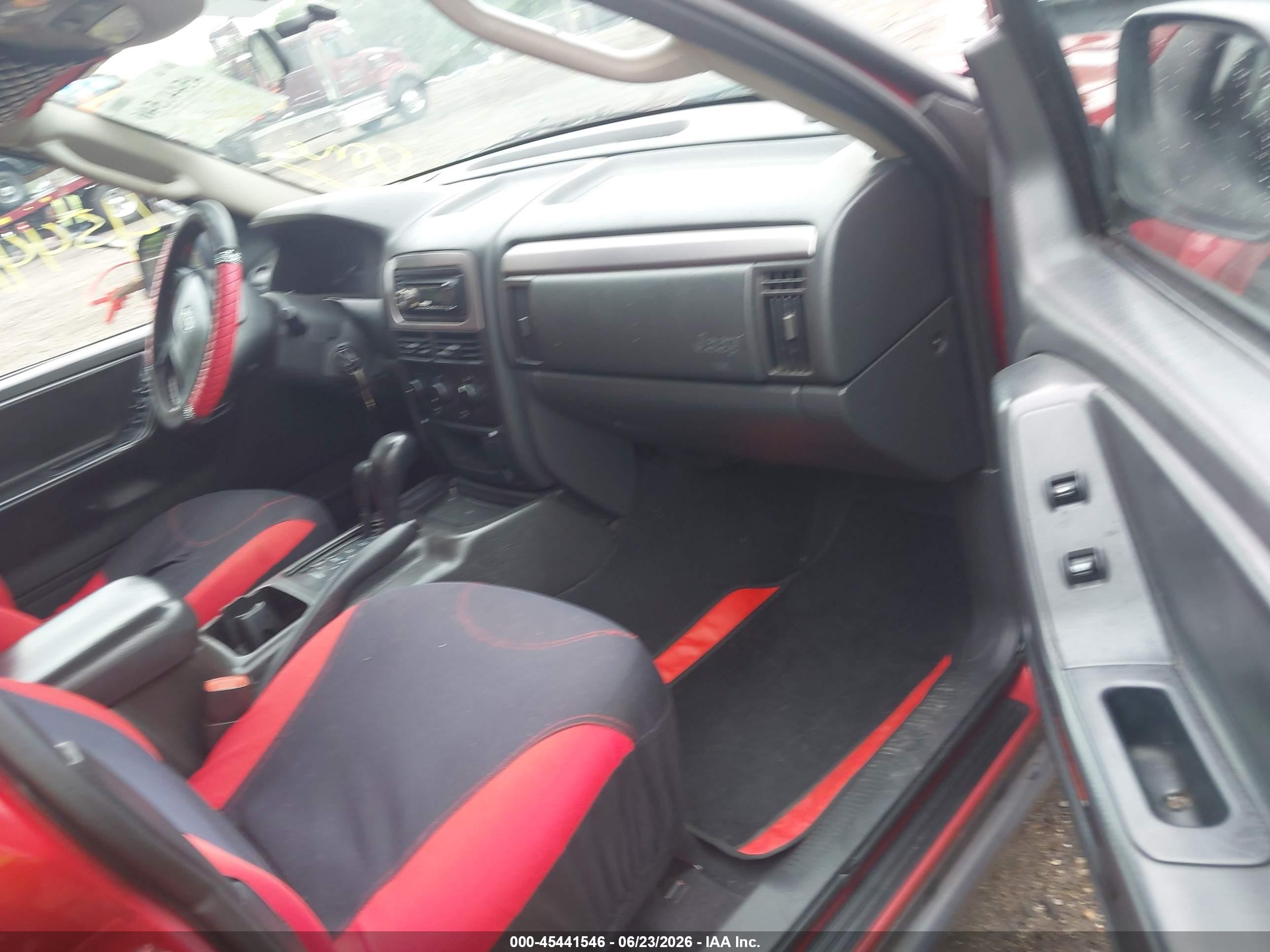 2004 Jeep Grand Cherokee Laredo Red vin: 1J4GW48S04C239055