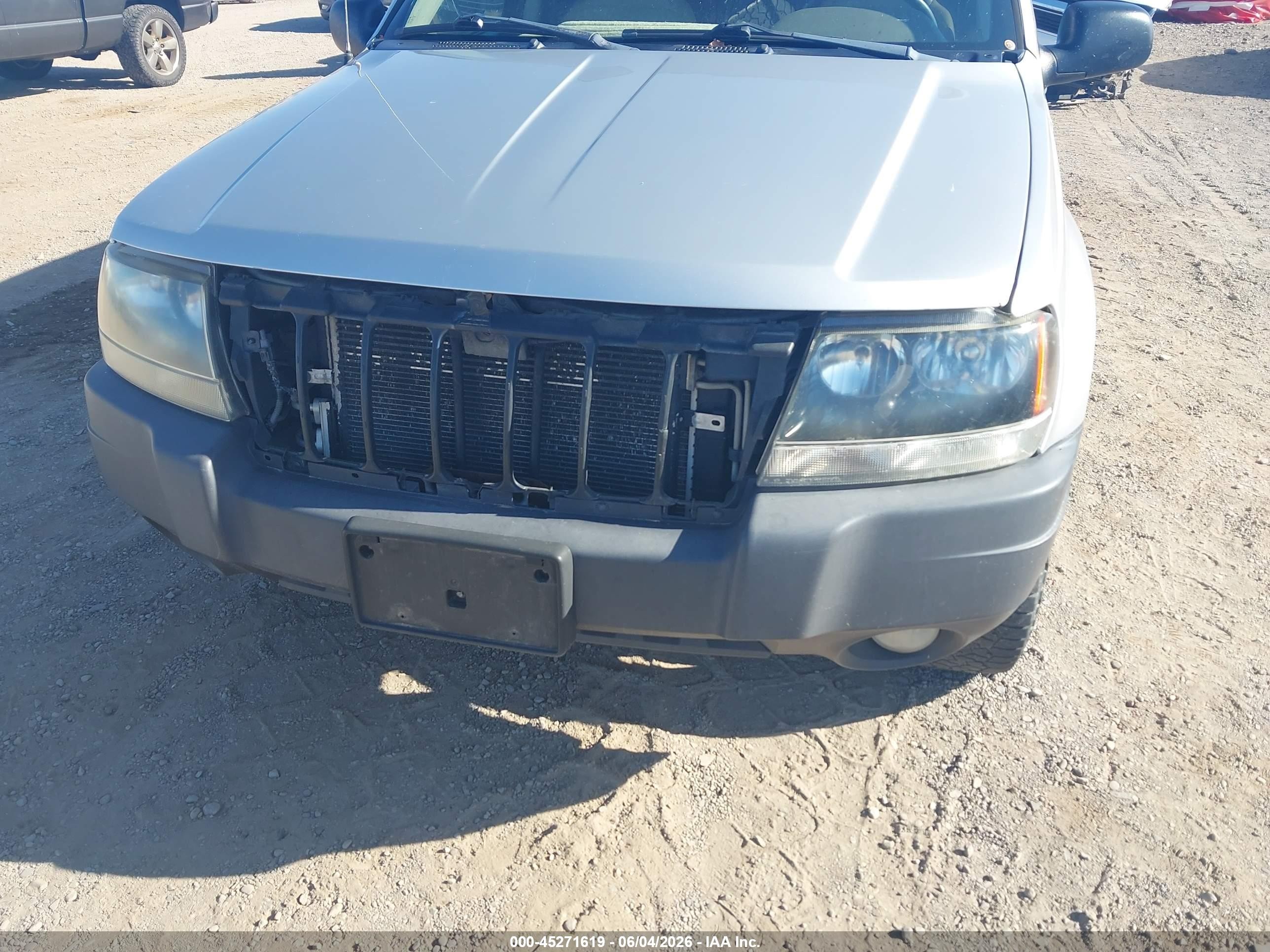 2004 Jeep Grand Cherokee Laredo Silver vin: 1J4GW48S04C326129